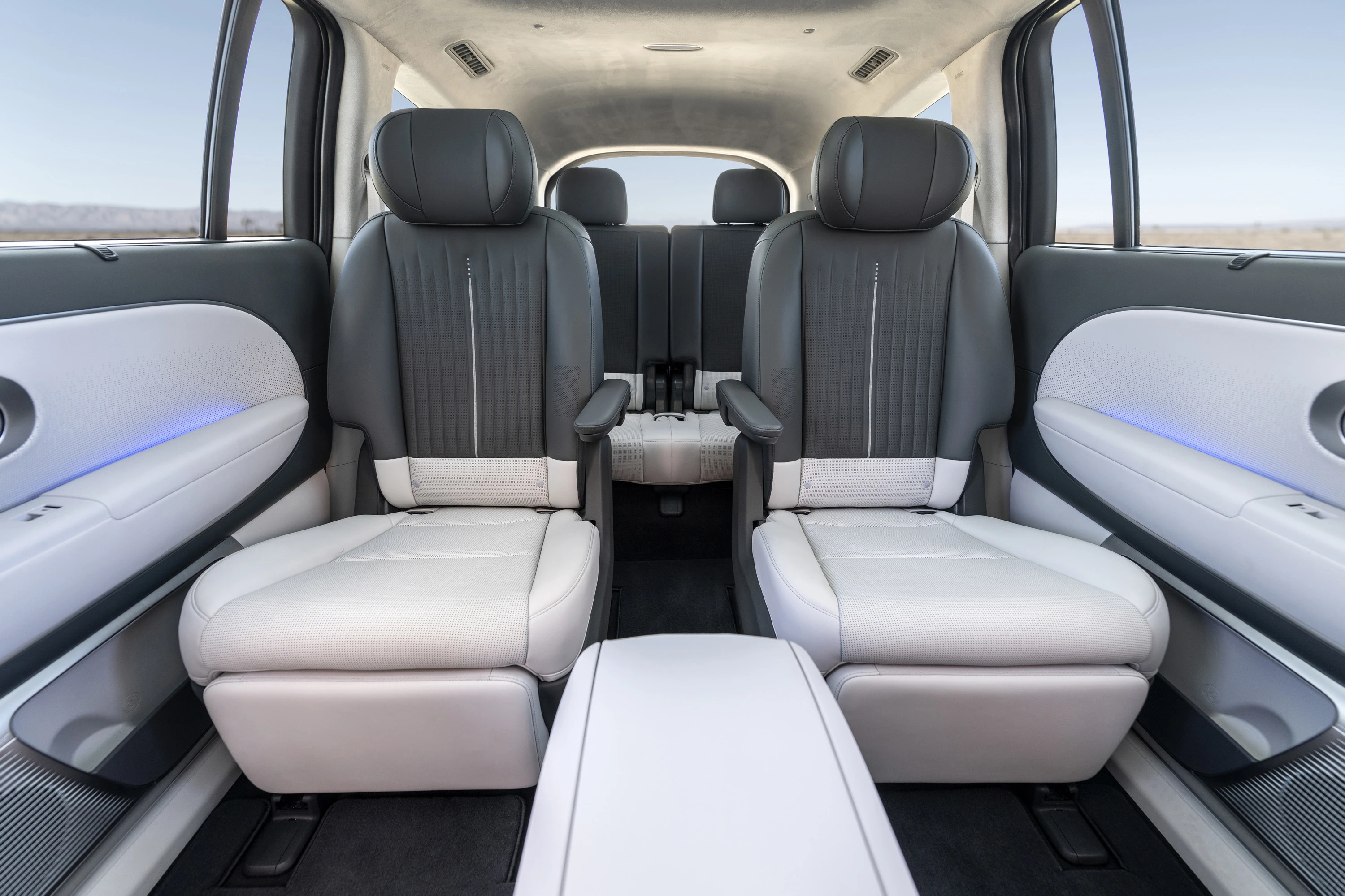 Hyundai IONIQ 9 RWD Long Range secondrowseats view