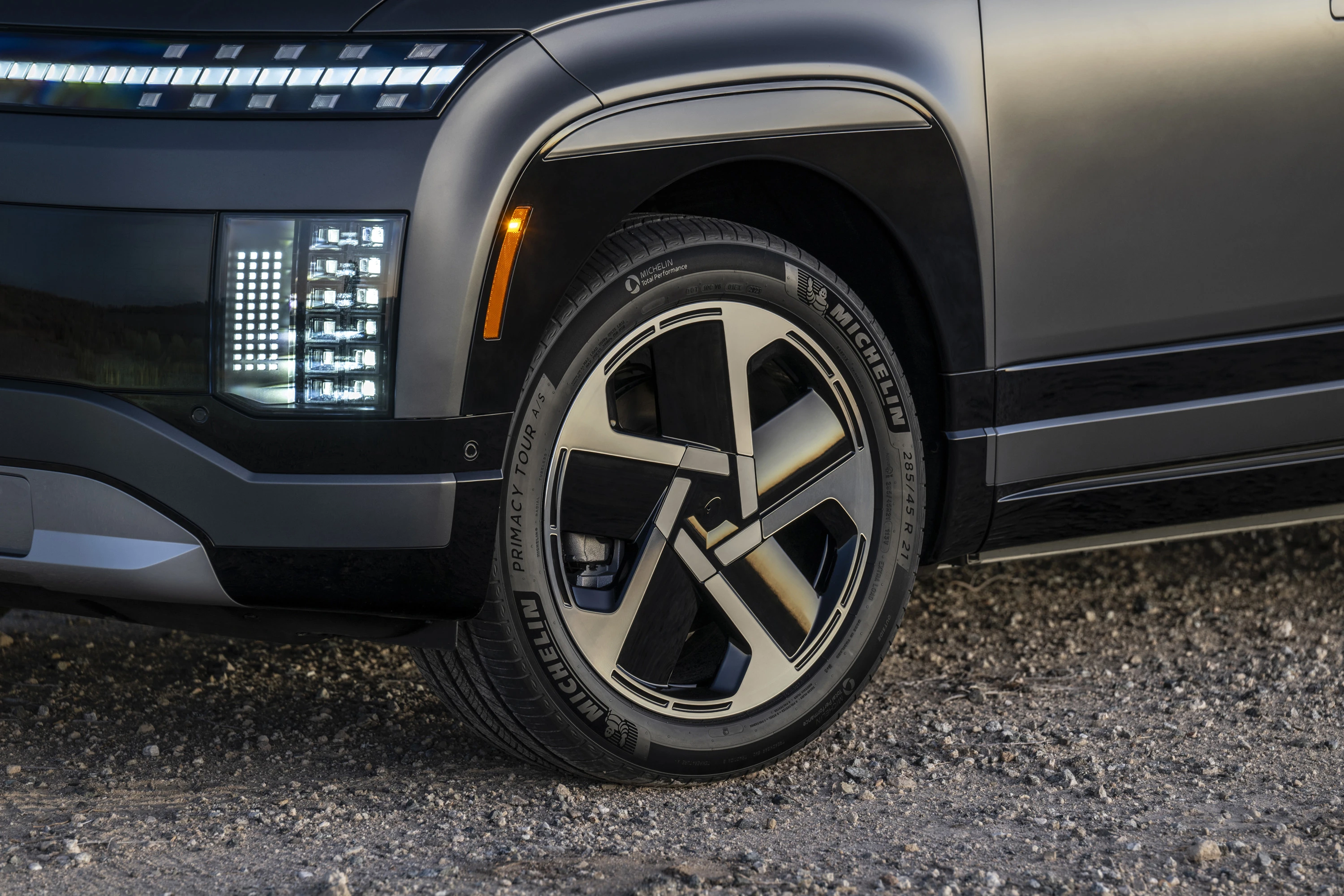 Hyundai IONIQ 9 RWD Long Range wheels view
