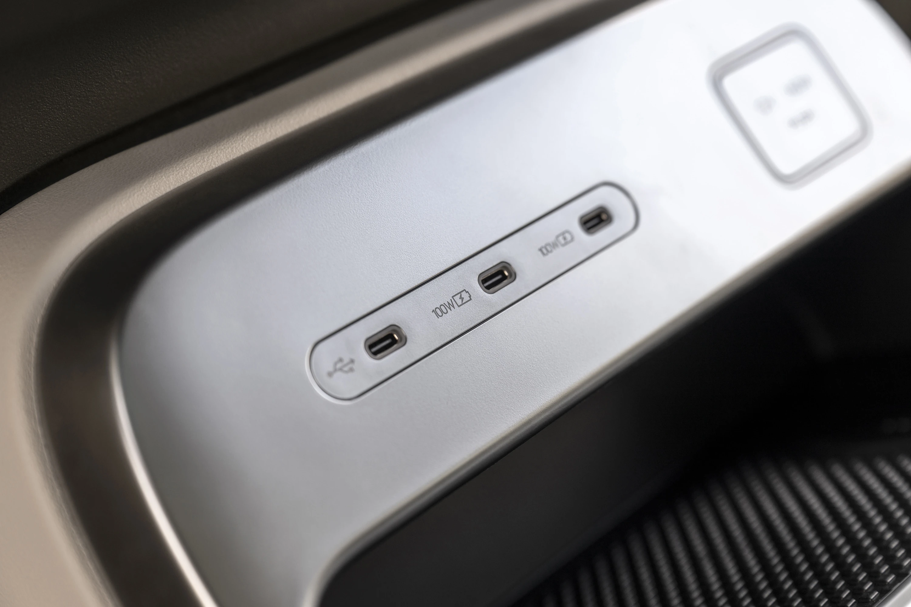 Hyundai IONIQ 9 RWD Long Range details view