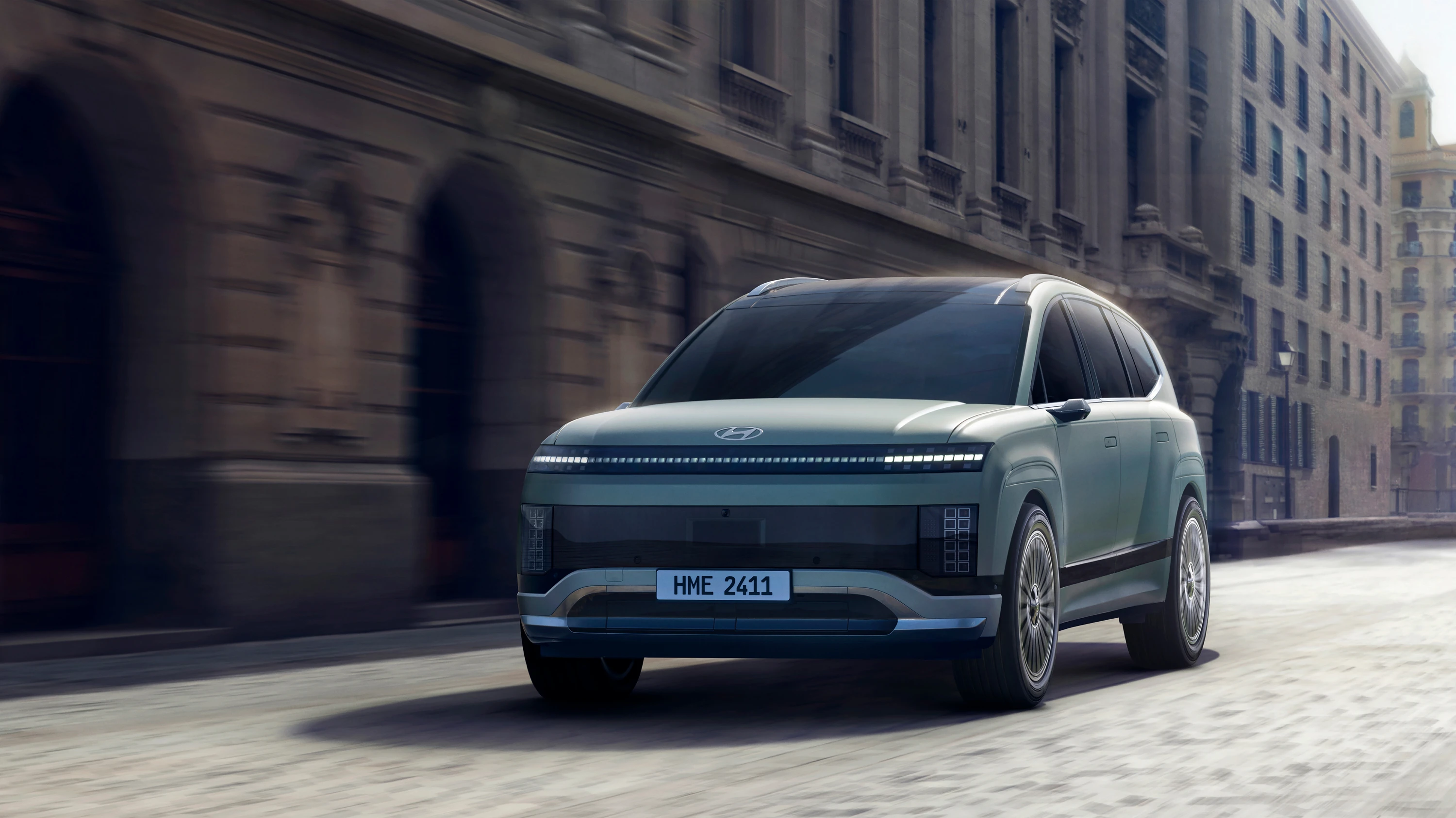 Hyundai IONIQ 9 RWD Long Range exterior view