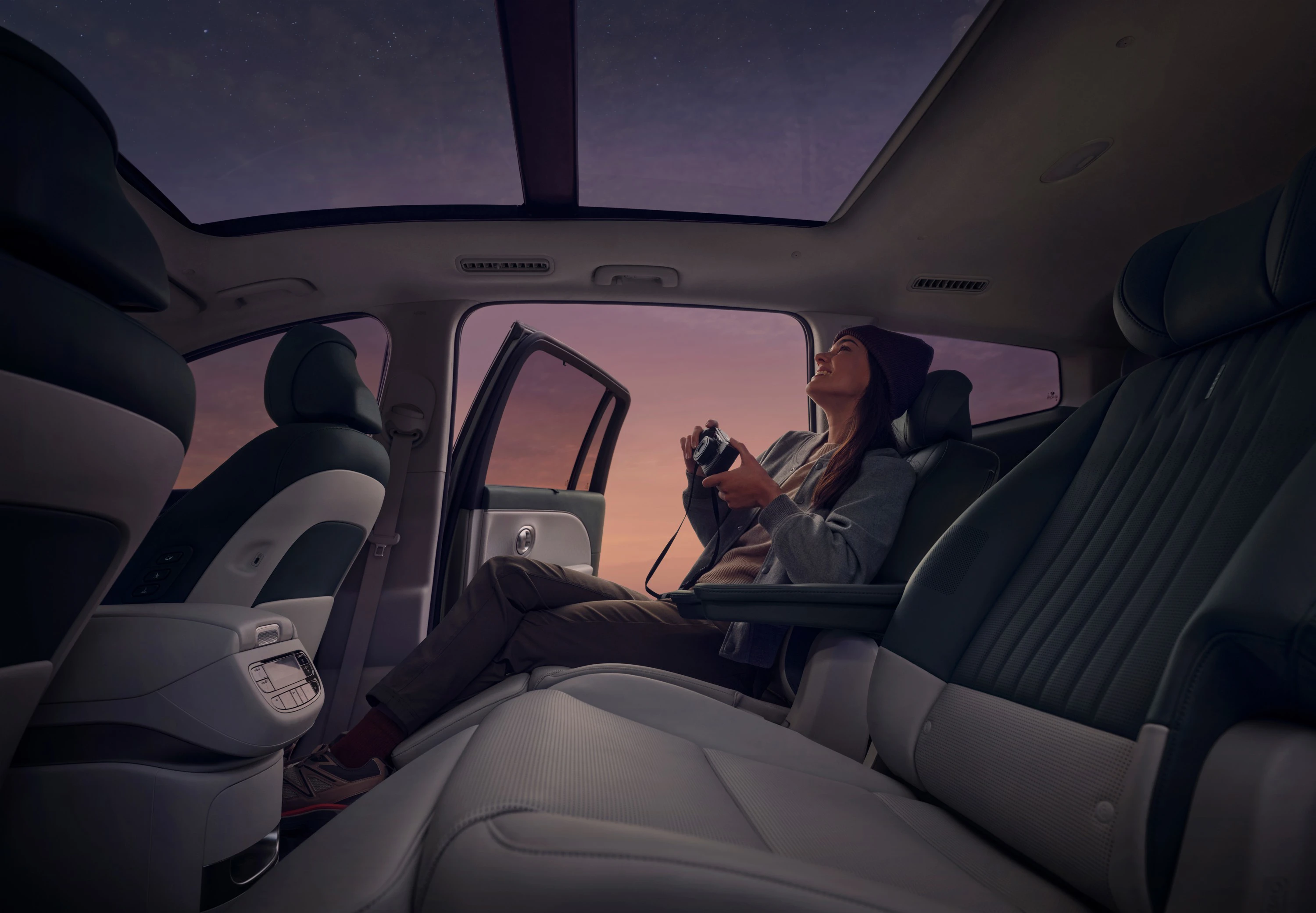 Hyundai IONIQ 9 RWD Long Range secondrowseats view