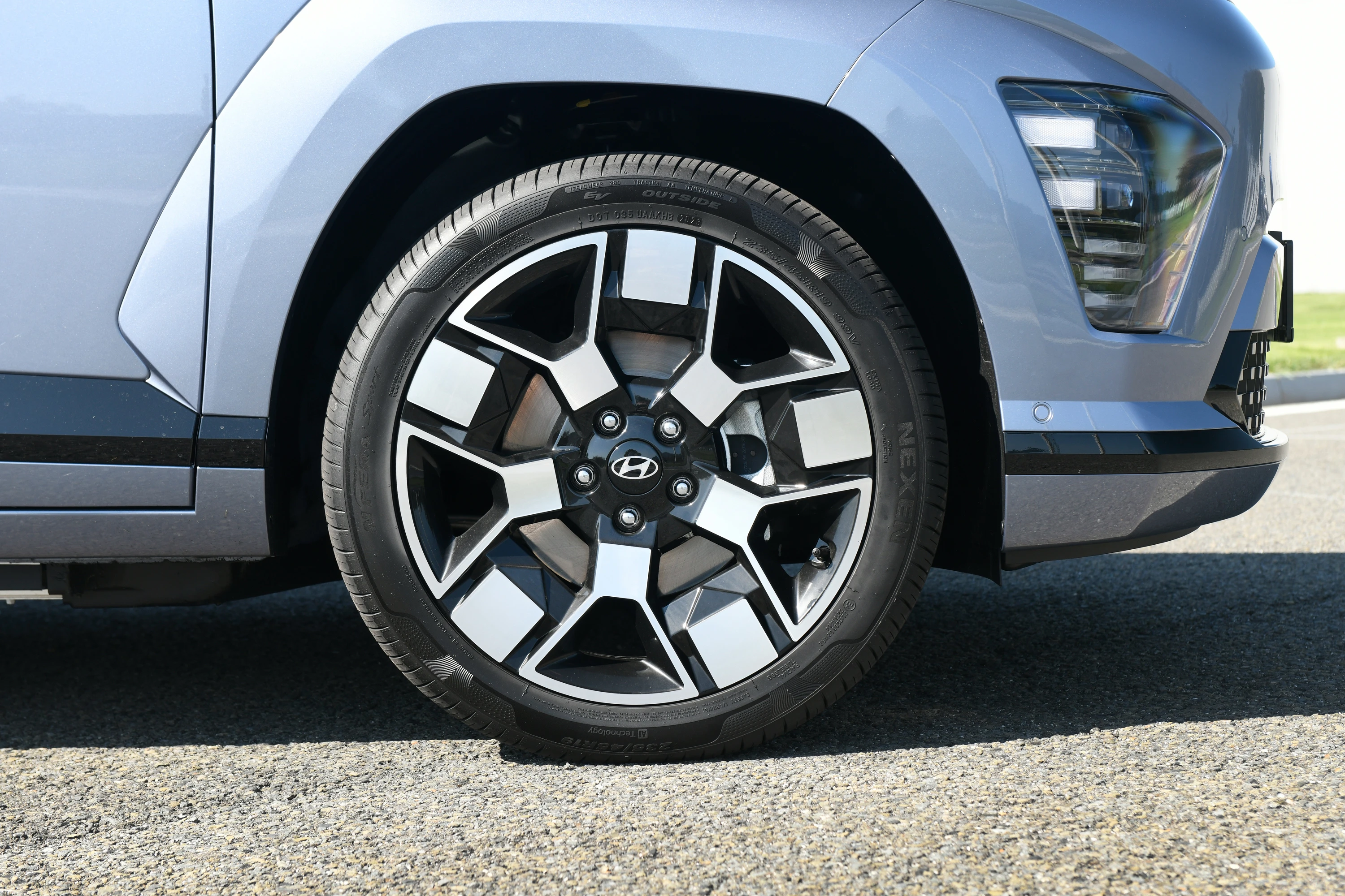 Hyundai Kona Standard Range wheels view