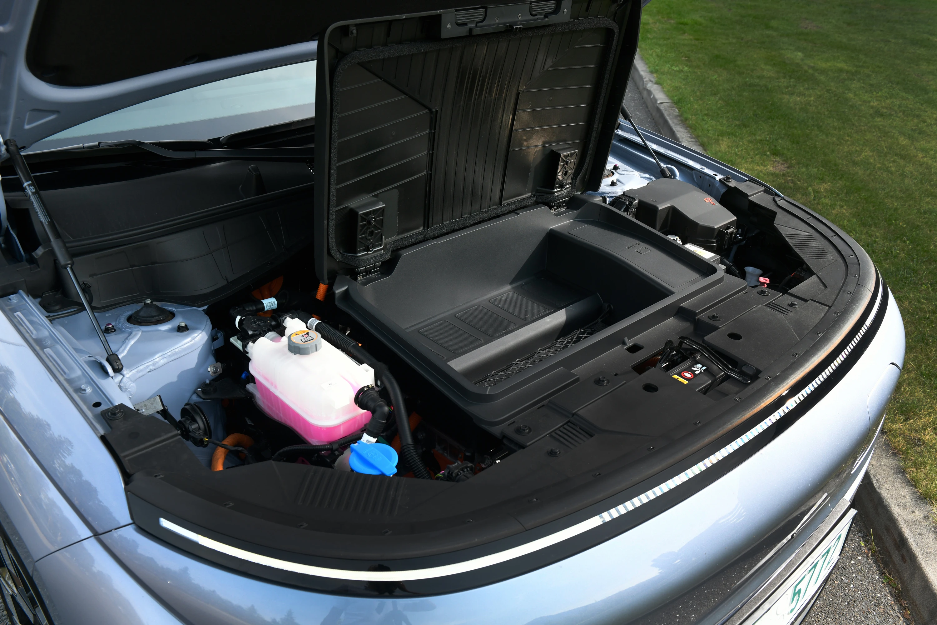 Hyundai Kona Standard Range frunk view