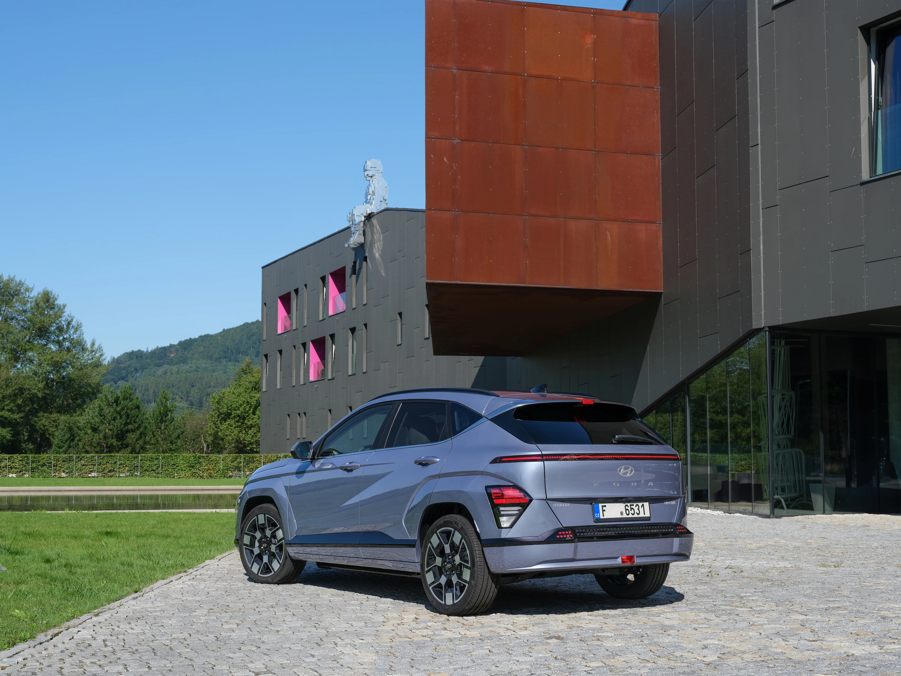Hyundai Kona Standard Range exterior view