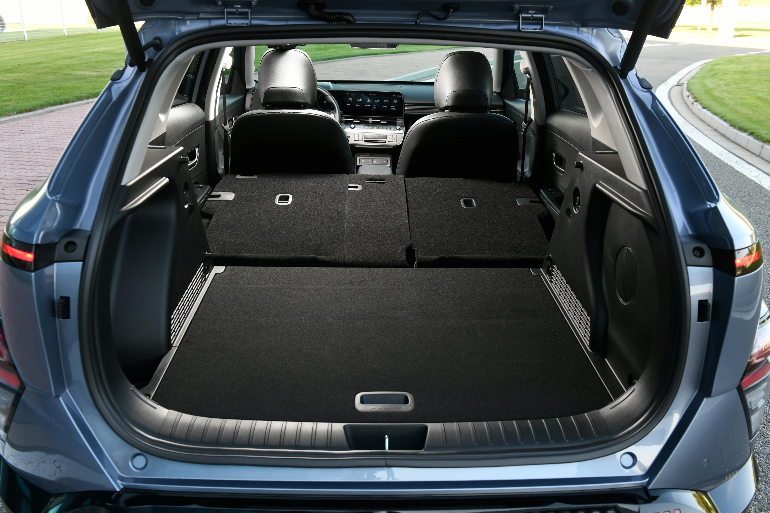 Hyundai Kona Standard Range trunk view