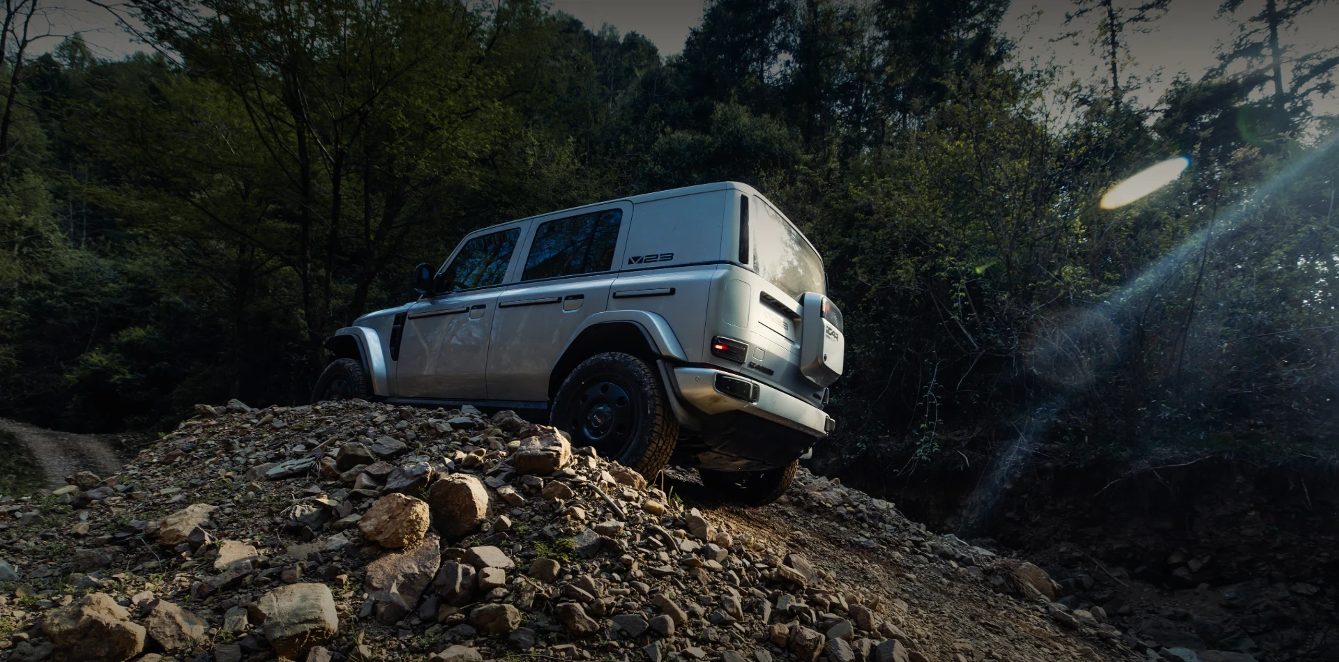 iCar V23 550 RWD exterior view