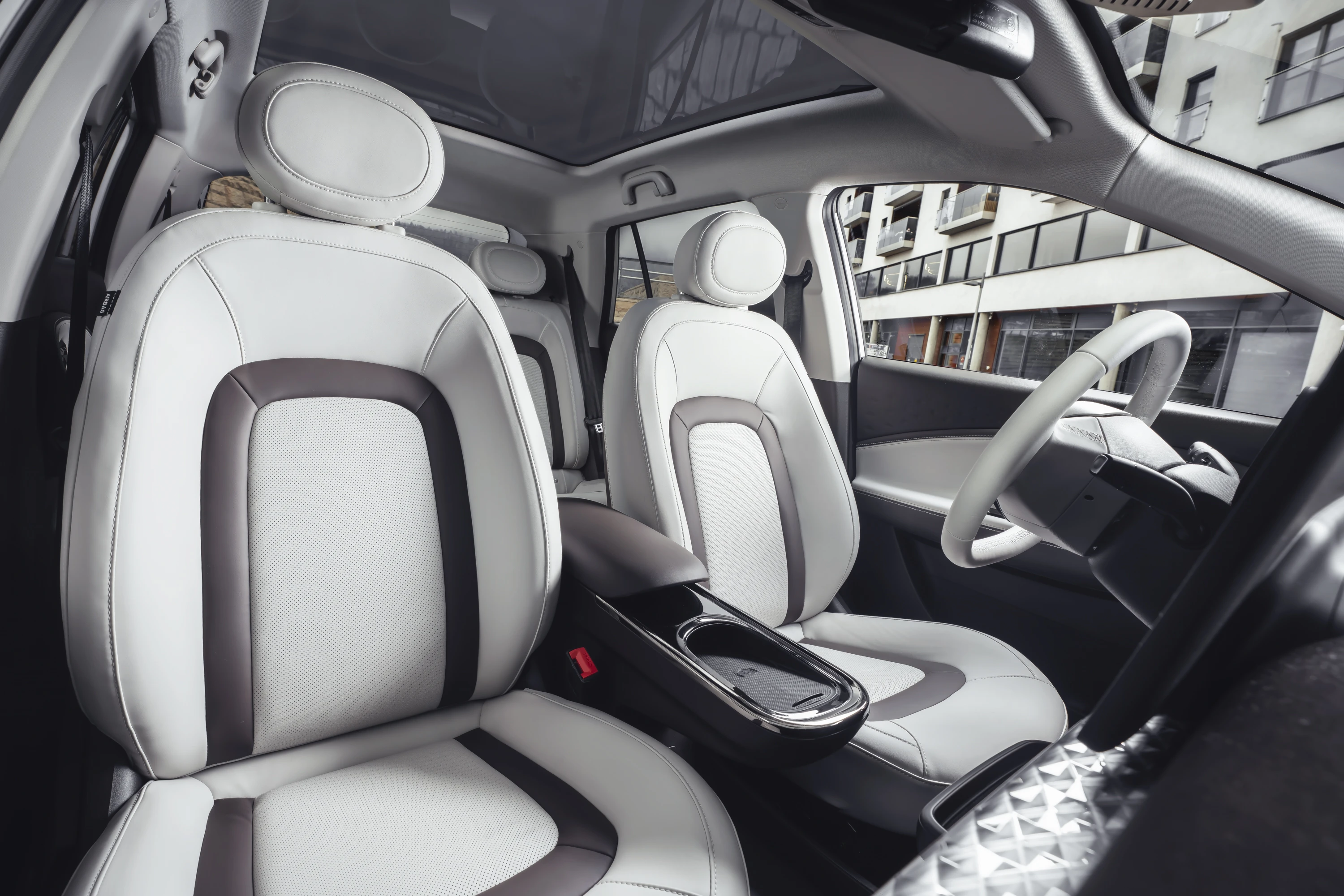 JAC E30X 41 kWh frontseats view