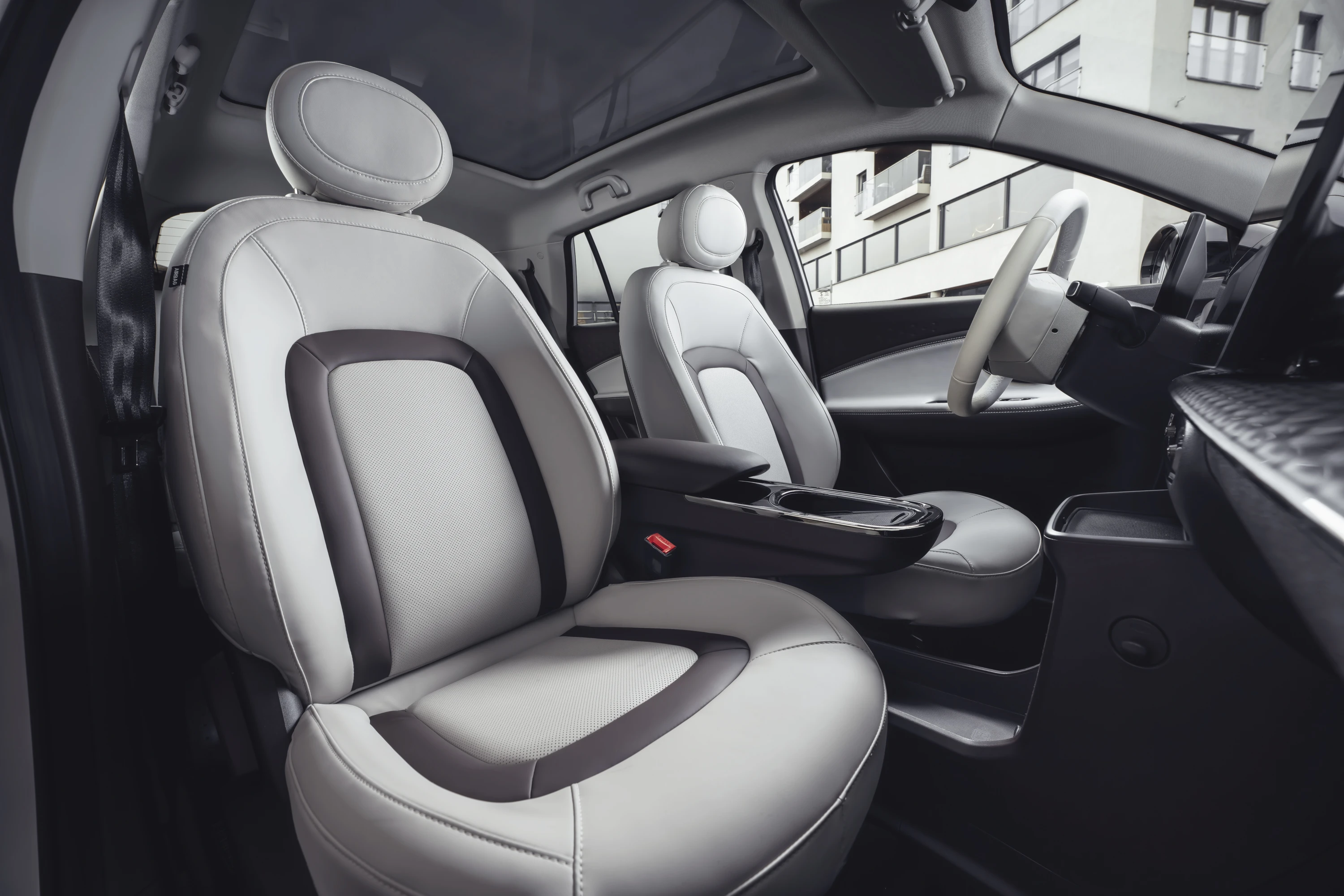 JAC E30X 51.5 kWh frontseats view