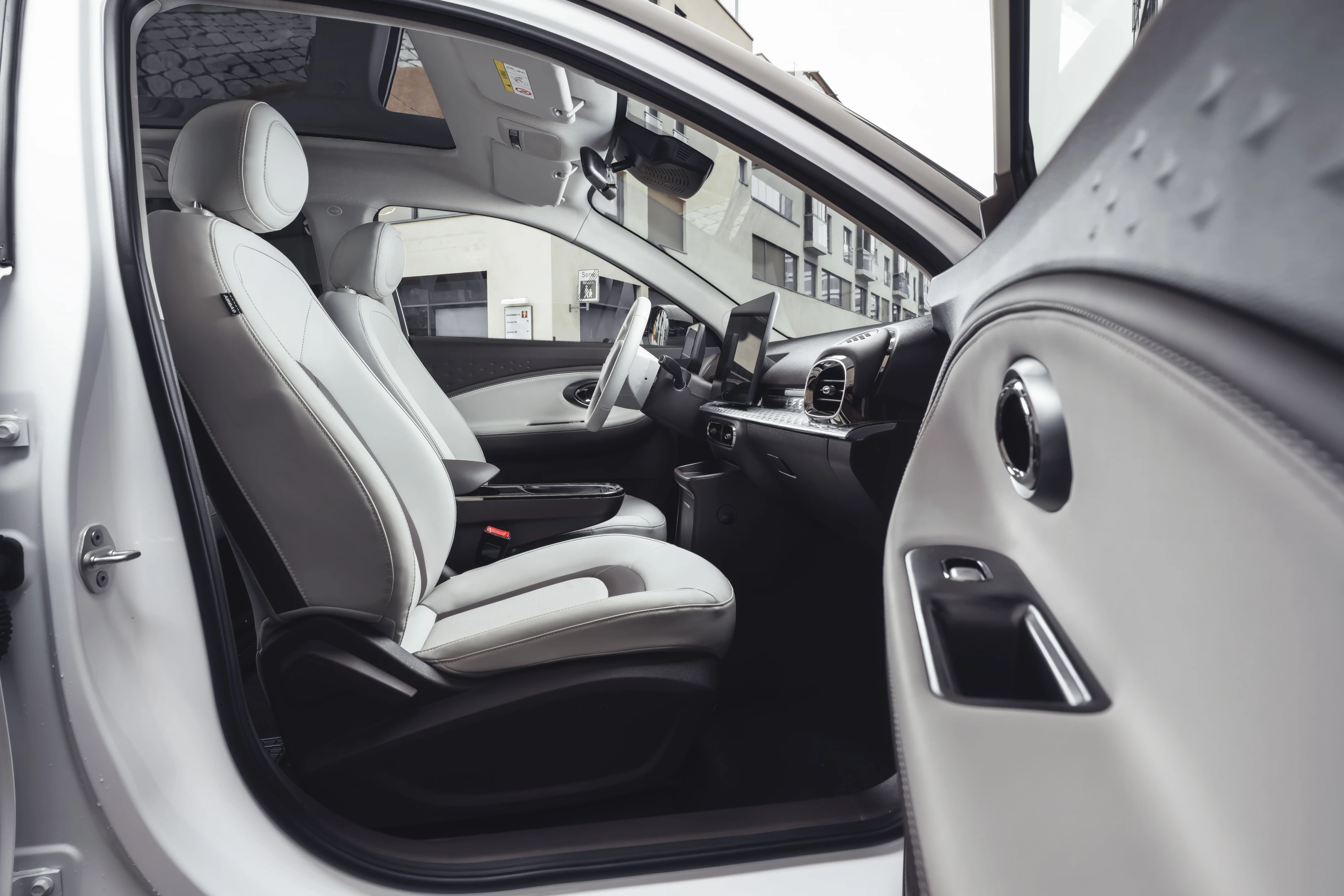 JAC E30X 51.5 kWh frontseats view