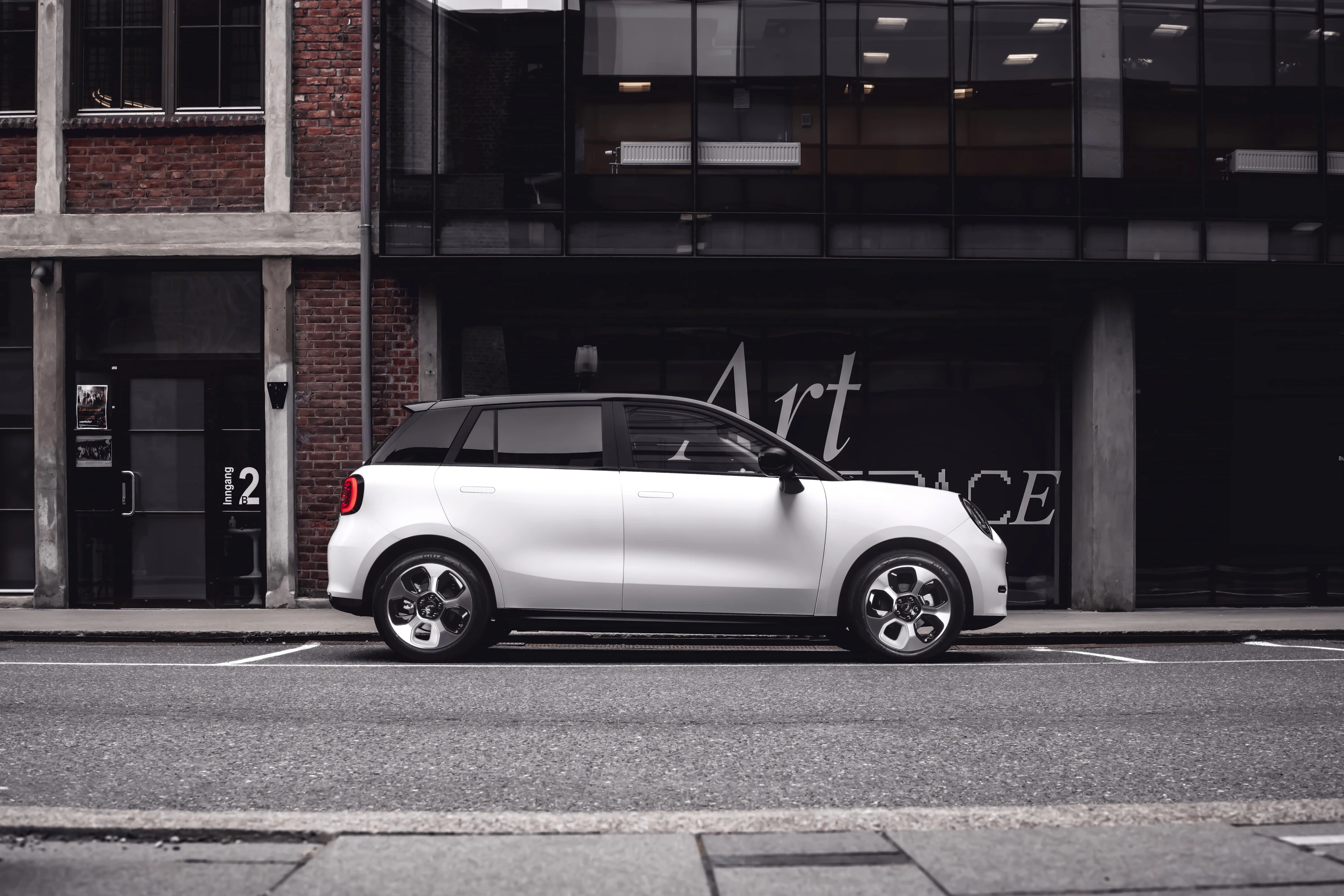 JAC E30X 51.5 kWh exterior view