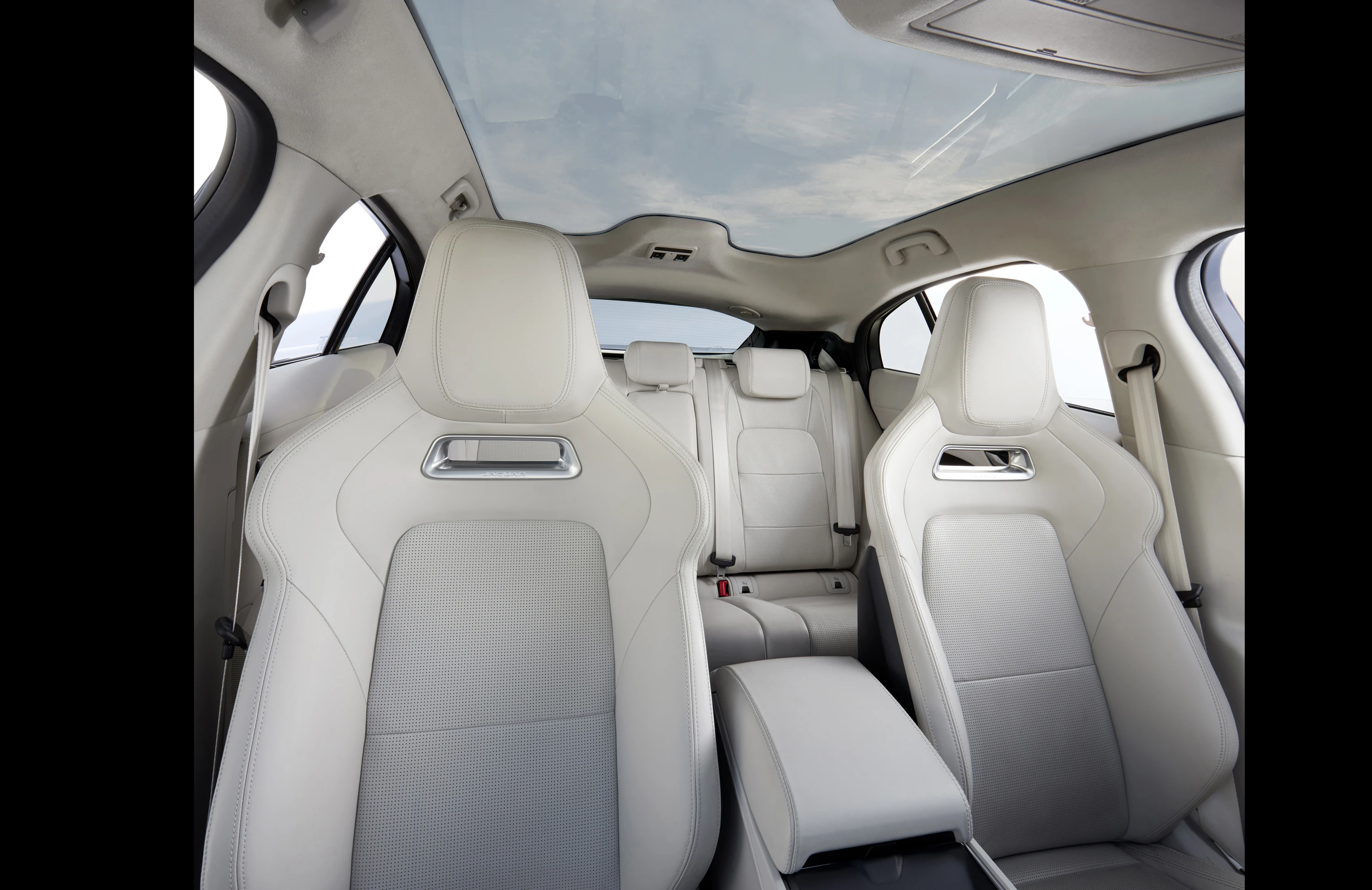 Jaguar I-Pace EV400 frontseats view