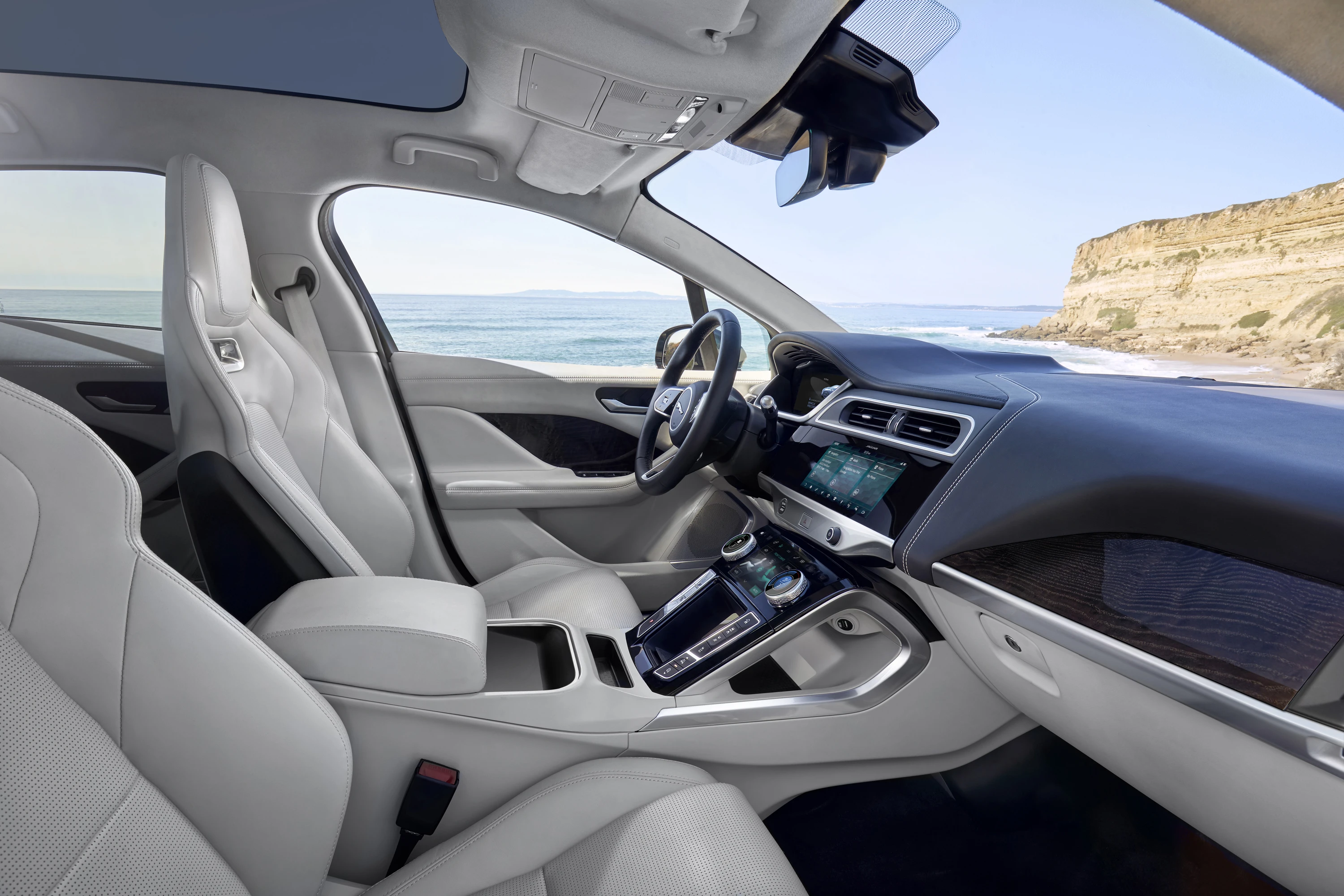 Jaguar I-Pace EV400 frontseats view