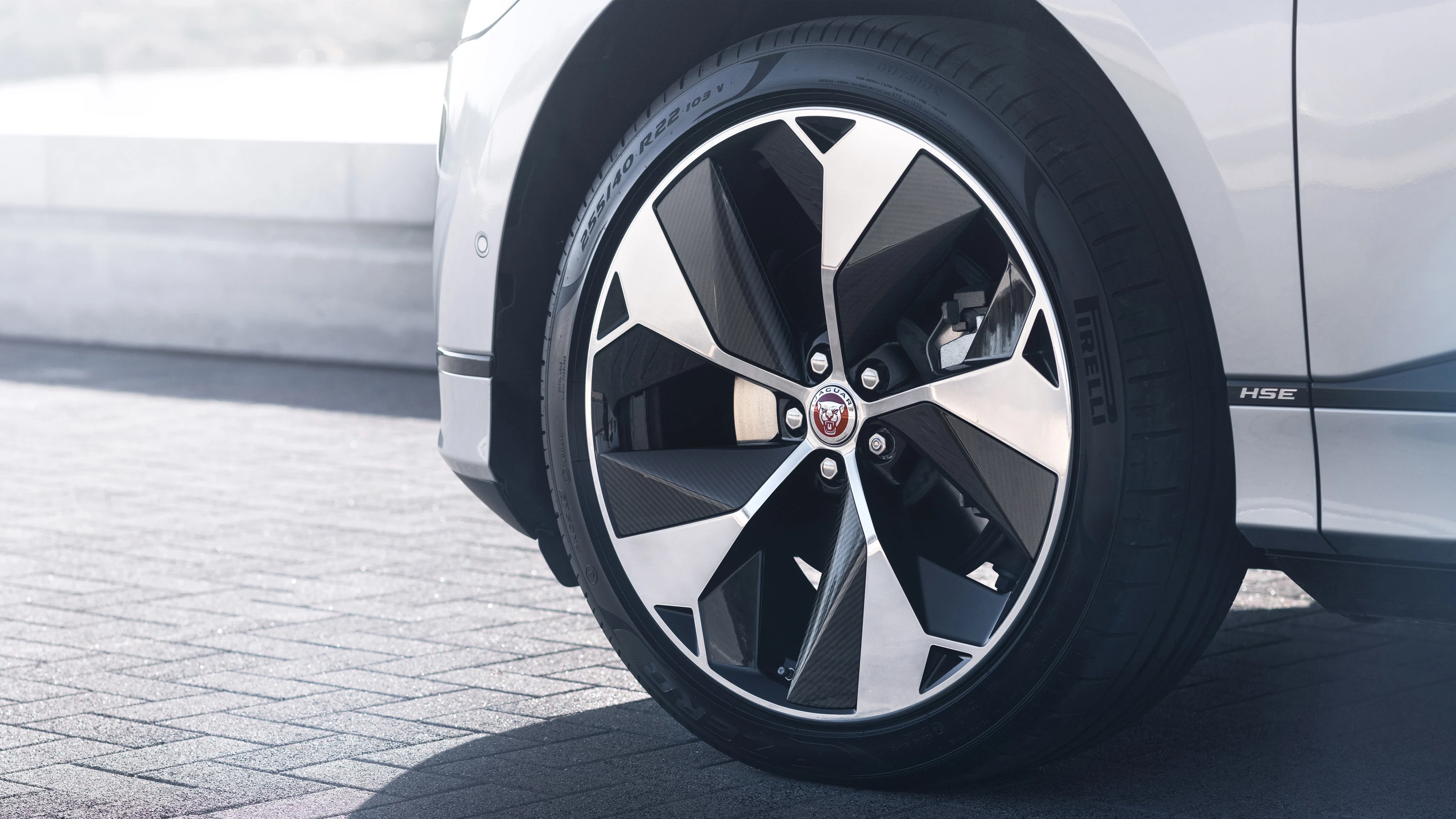 Jaguar I-Pace EV400 wheels view