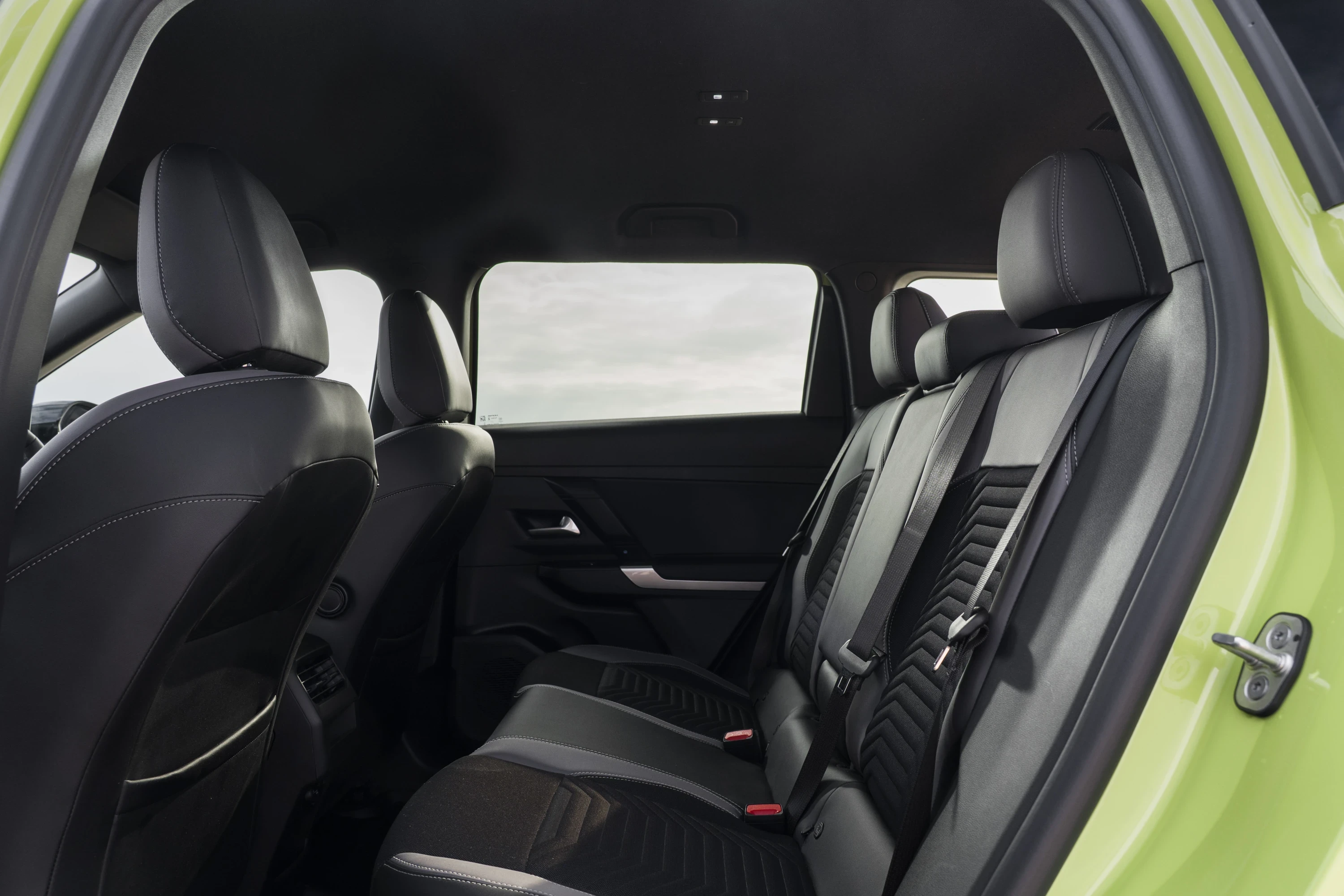 Jeep Compass Electric AWD secondrowseats view