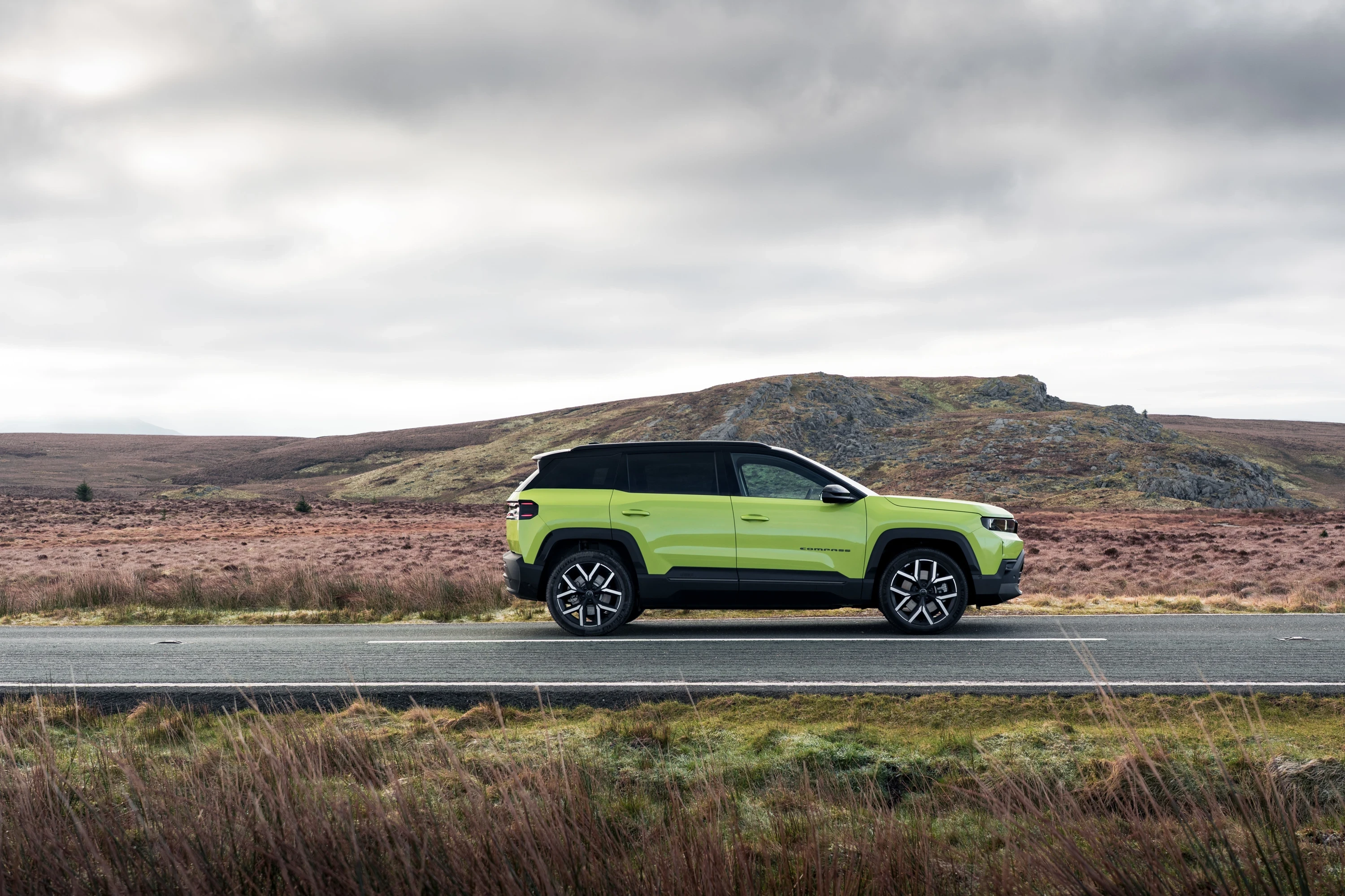 Jeep Compass Electric AWD exterior view