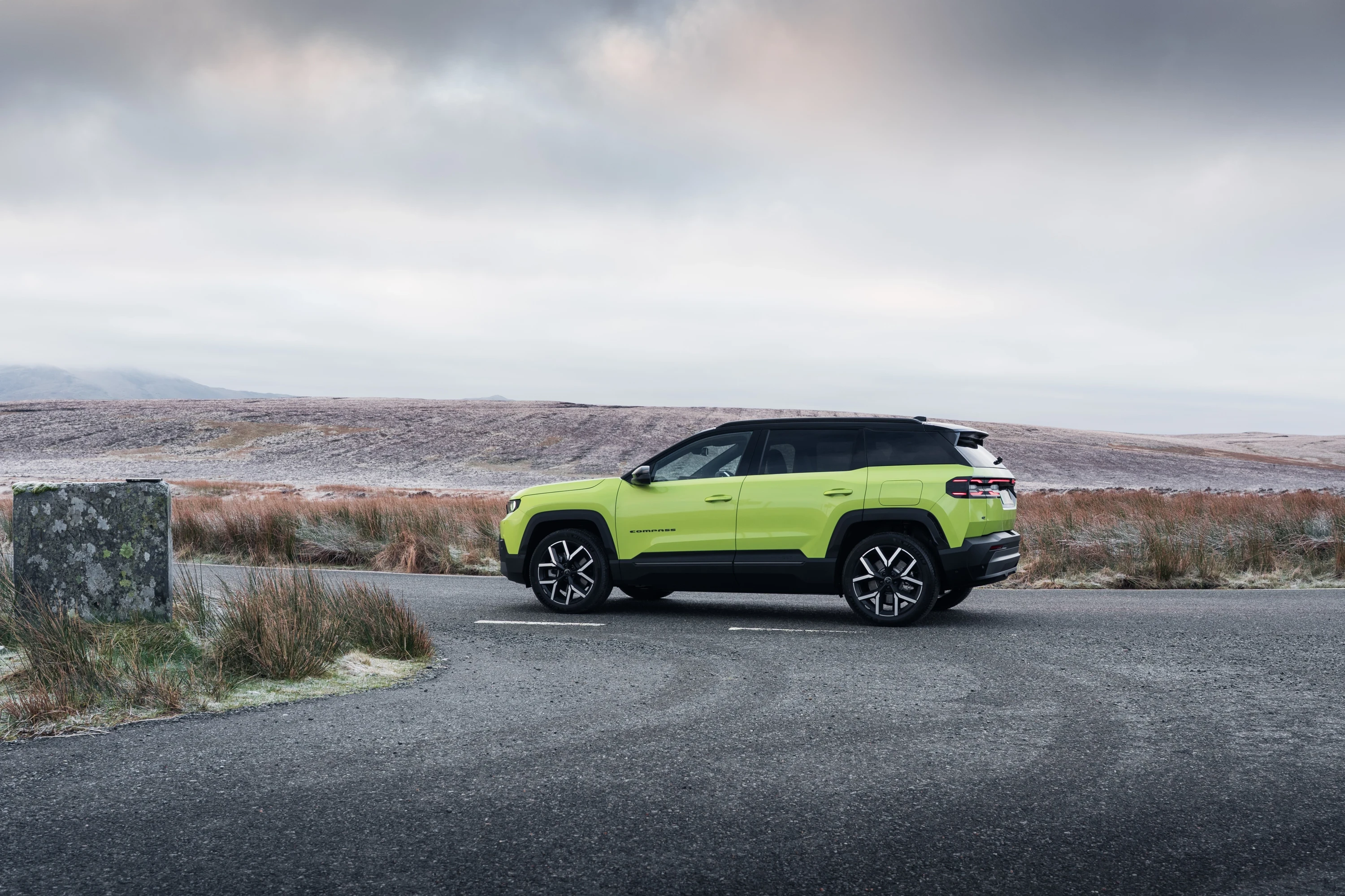 Jeep Compass Electric FWD exterior view