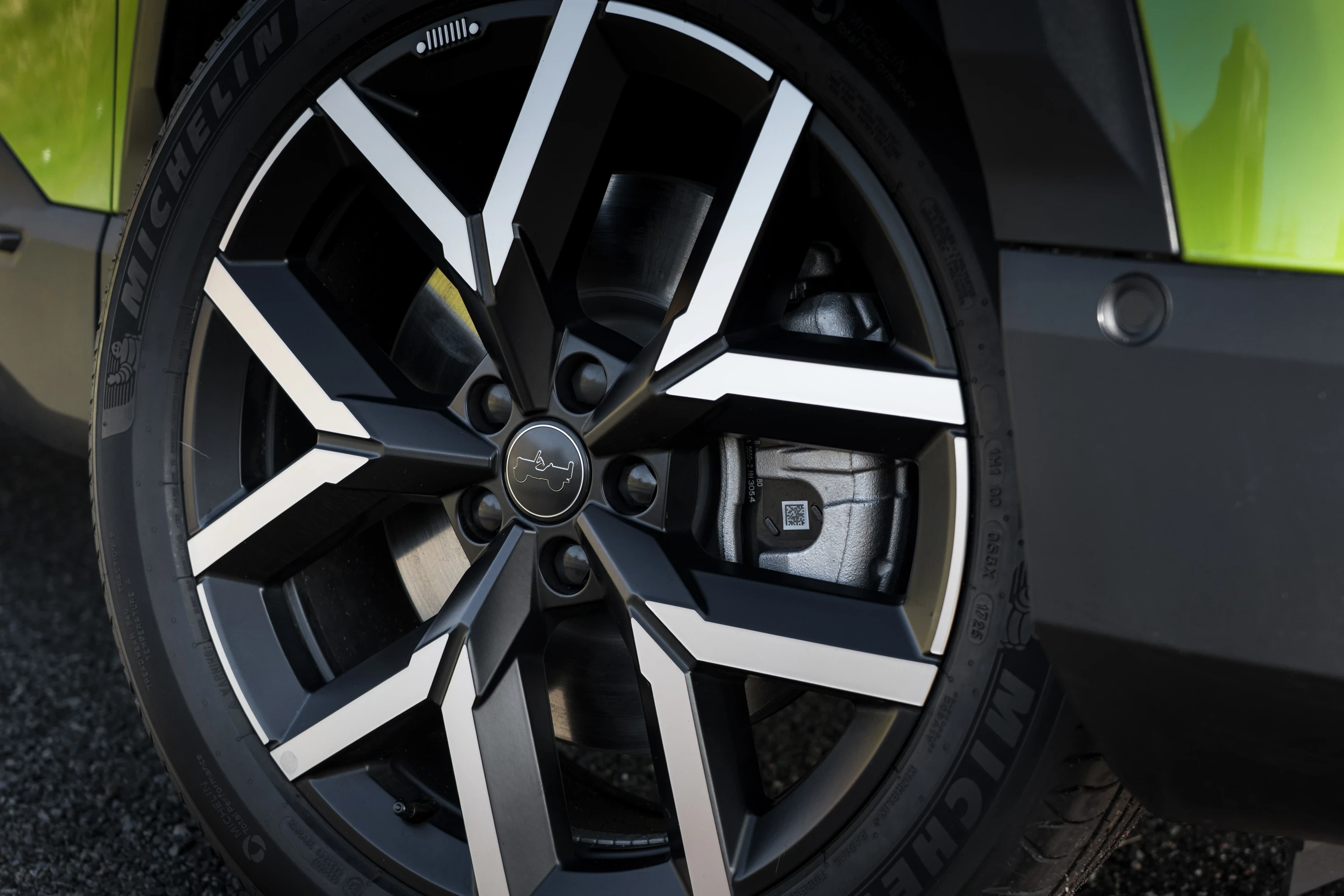 Jeep Compass Electric FWD Long Range wheels view