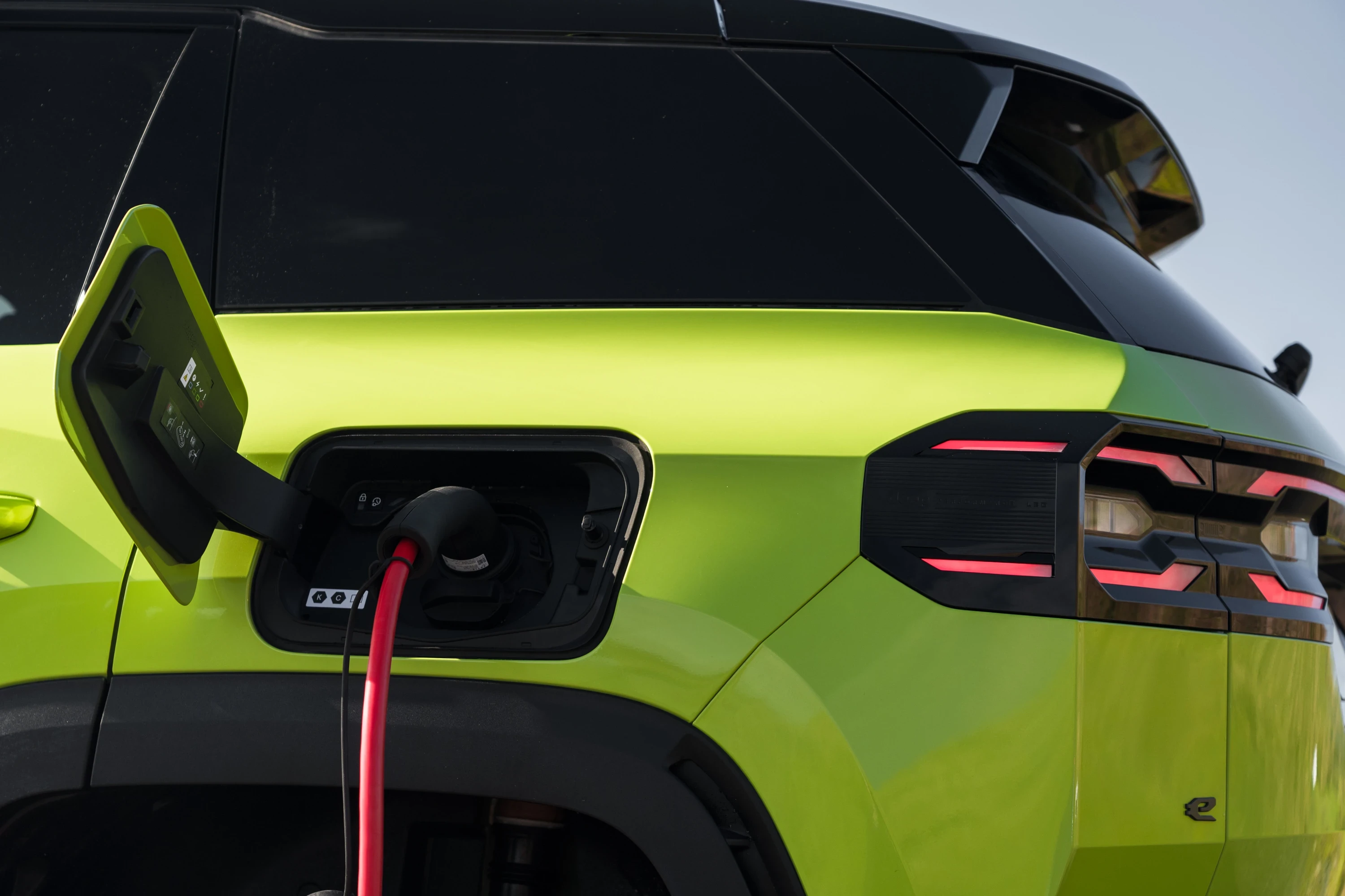 Jeep Compass Electric FWD Long Range chargport view
