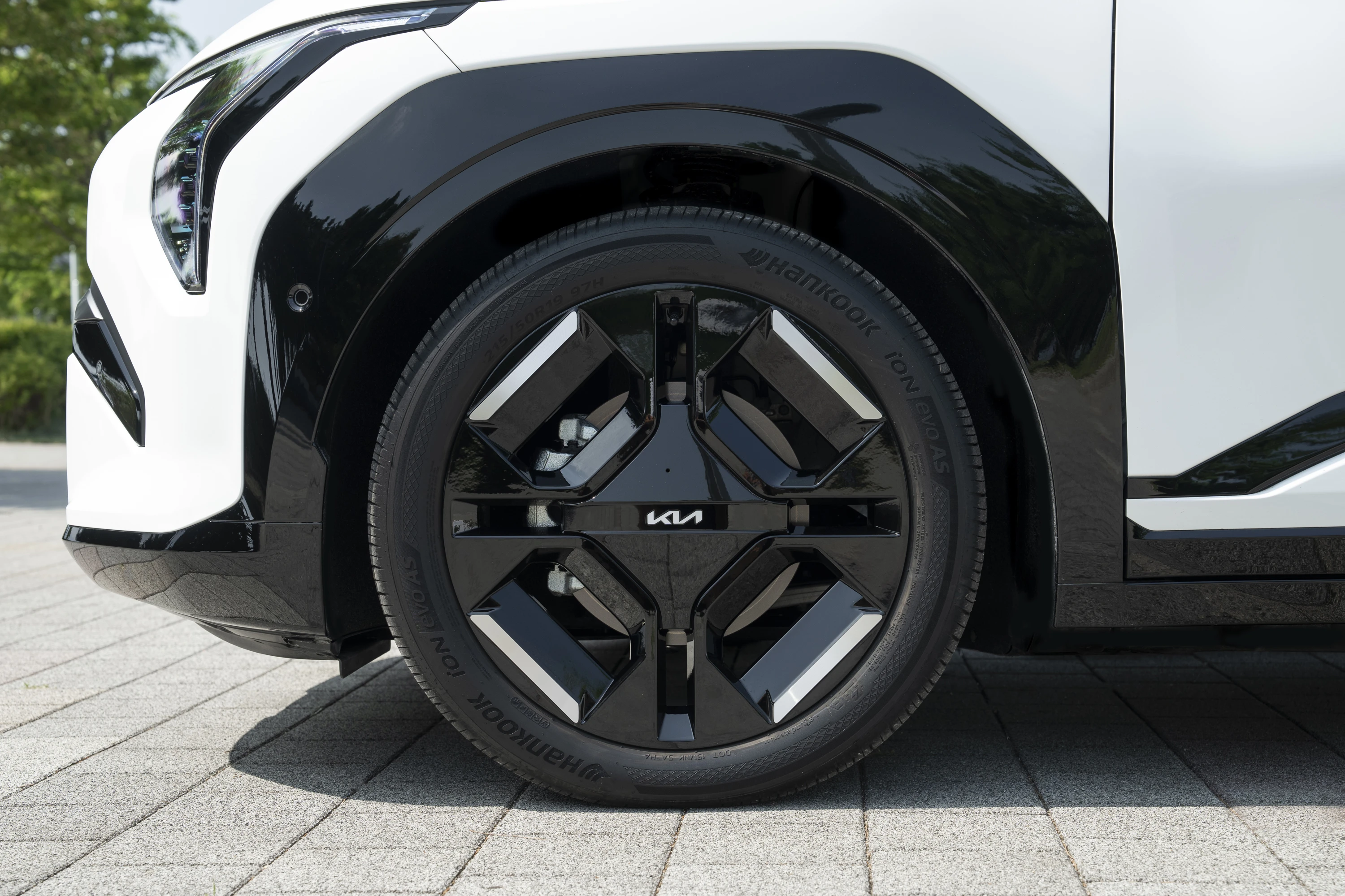 Kia EV3 Long Range AWD details view