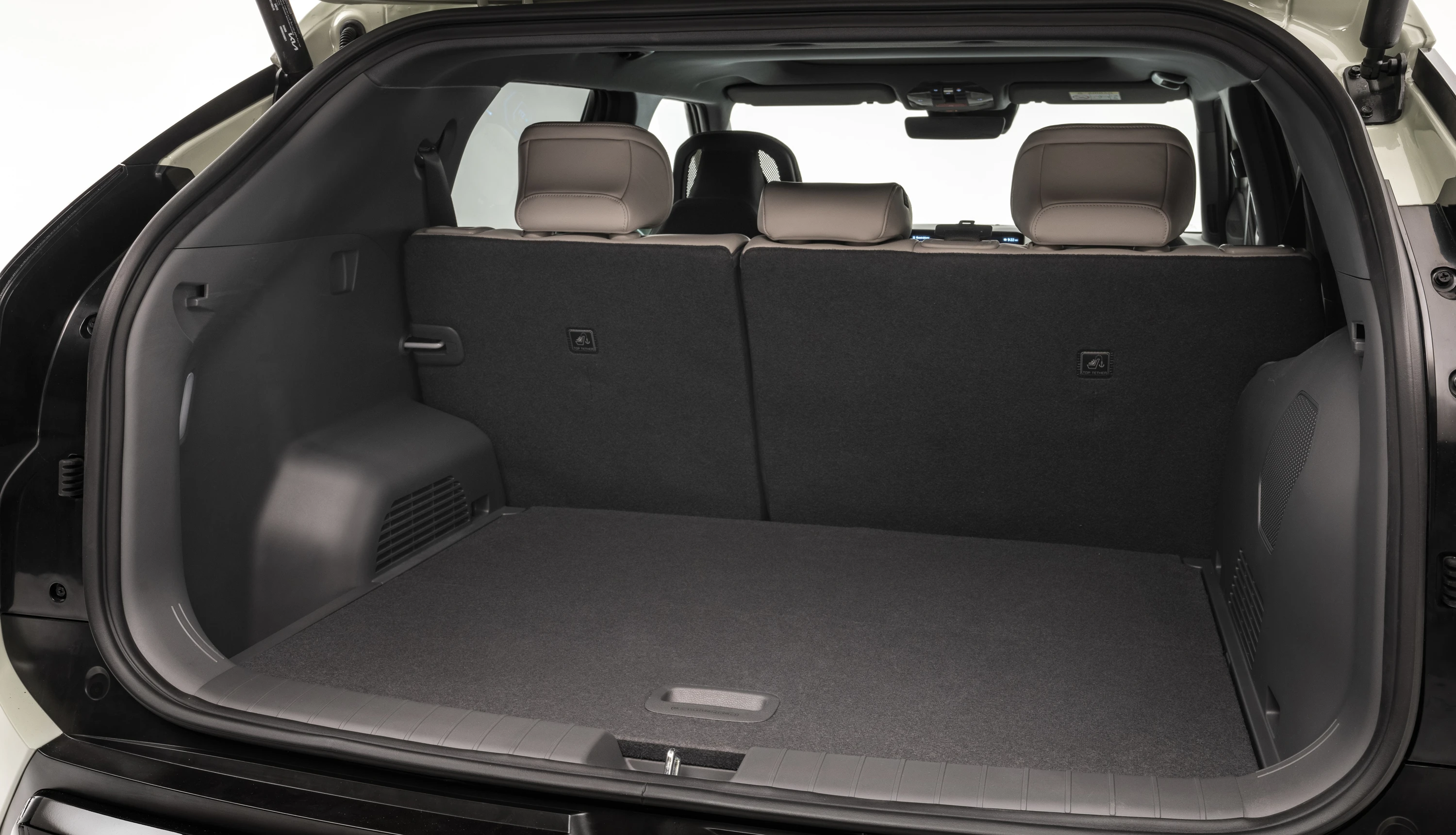 Kia EV3 Long Range AWD trunk view
