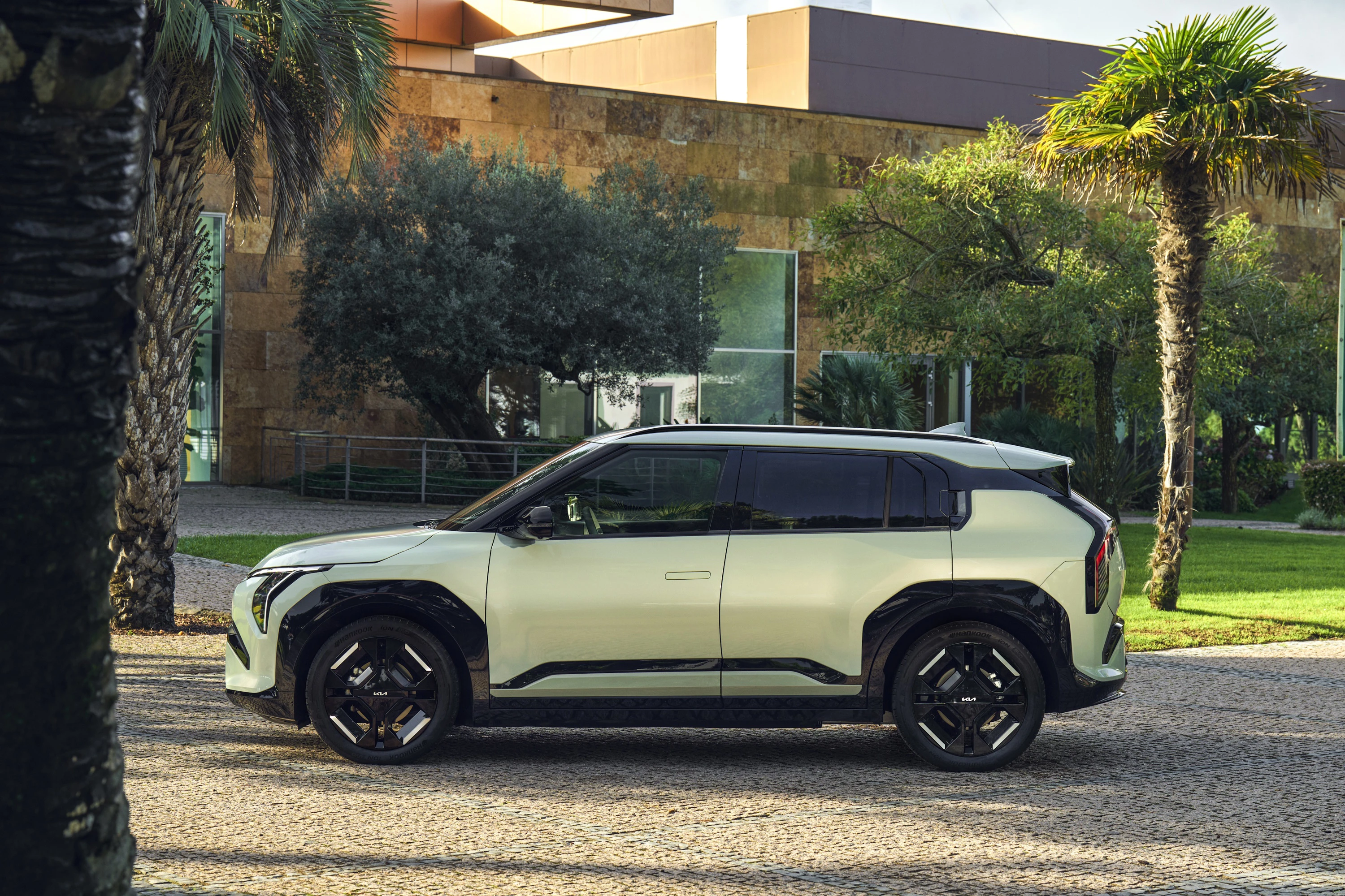 Kia EV3 Long Range AWD main view
