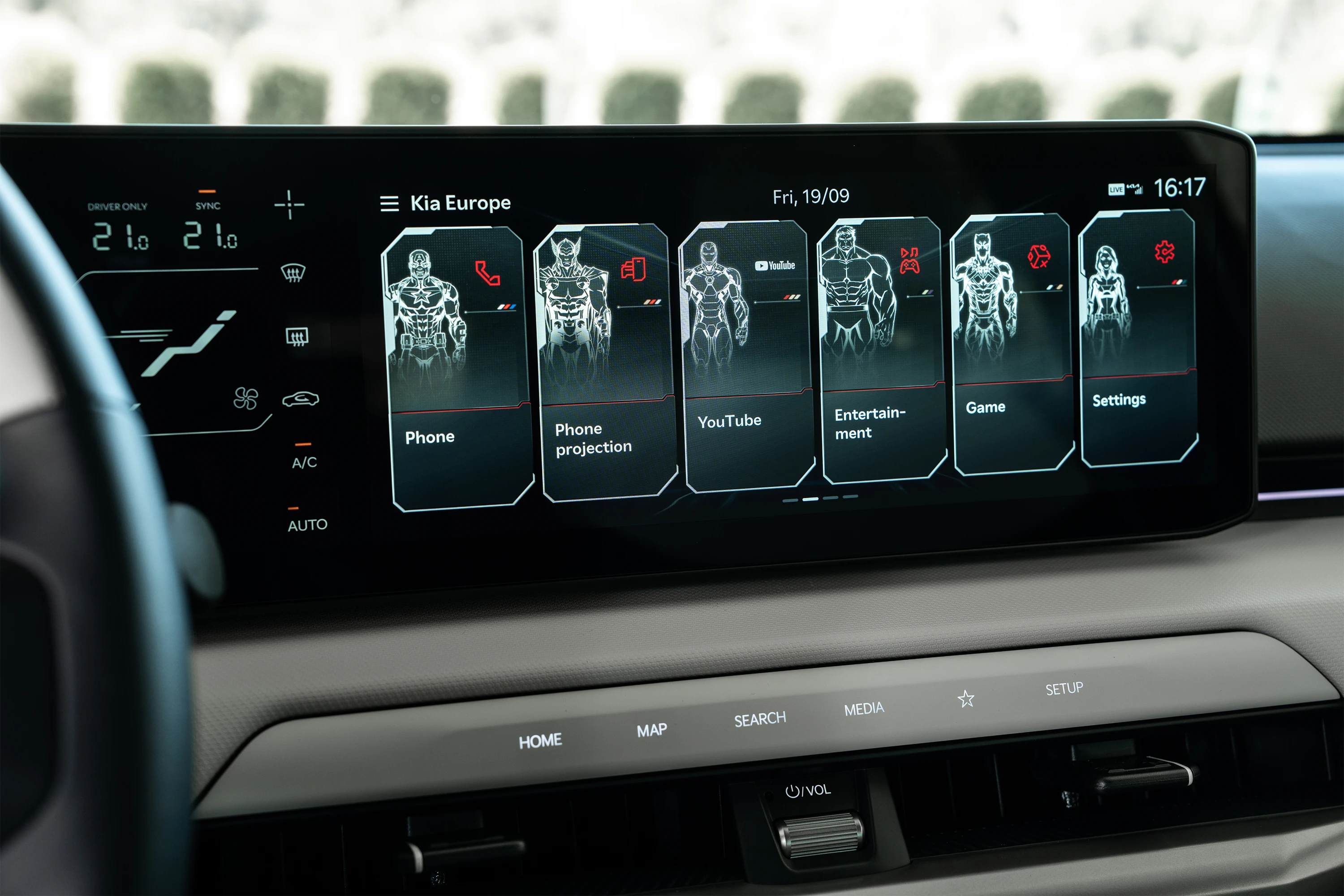 Kia EV4 Fastback Long Range screens view