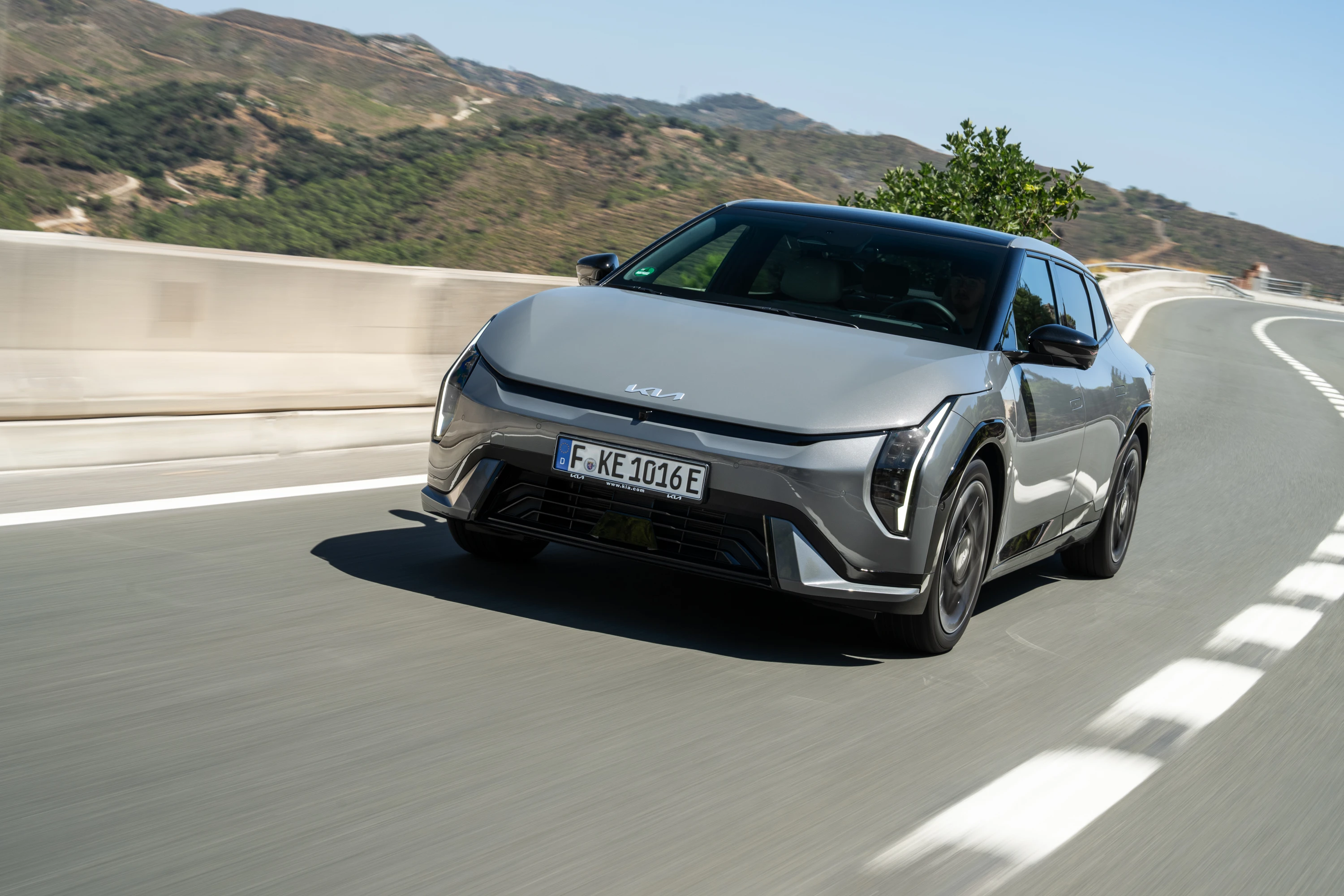 Kia EV4 Fastback Standard Range exterior view