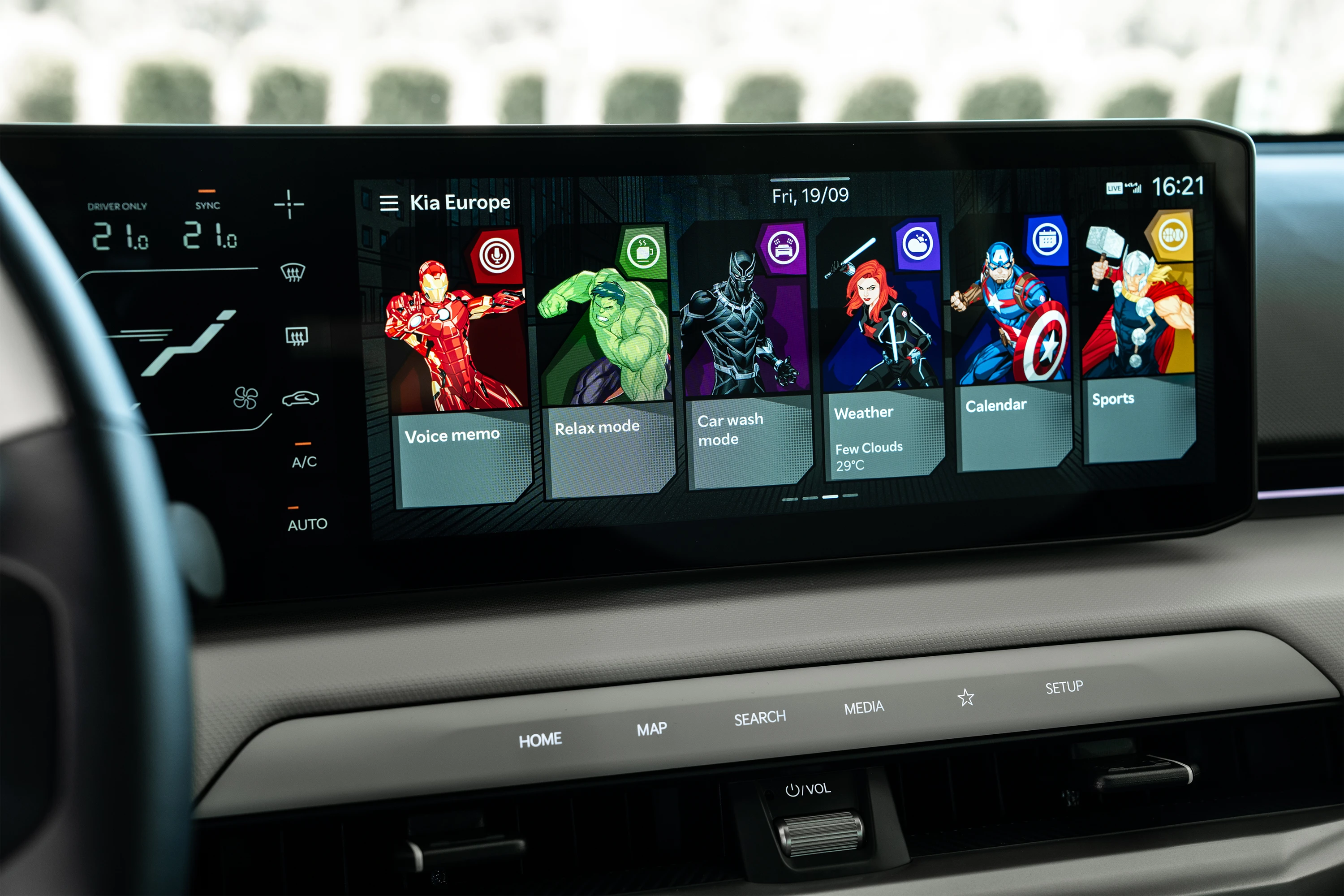 Kia EV4 Hatchback GT screens view