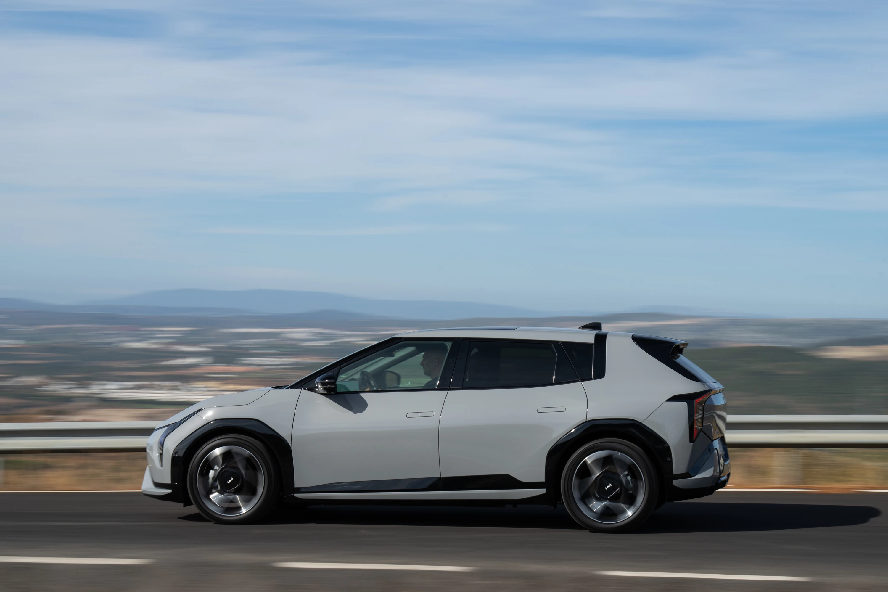 Kia EV4 Hatchback Long Range AWD exterior view
