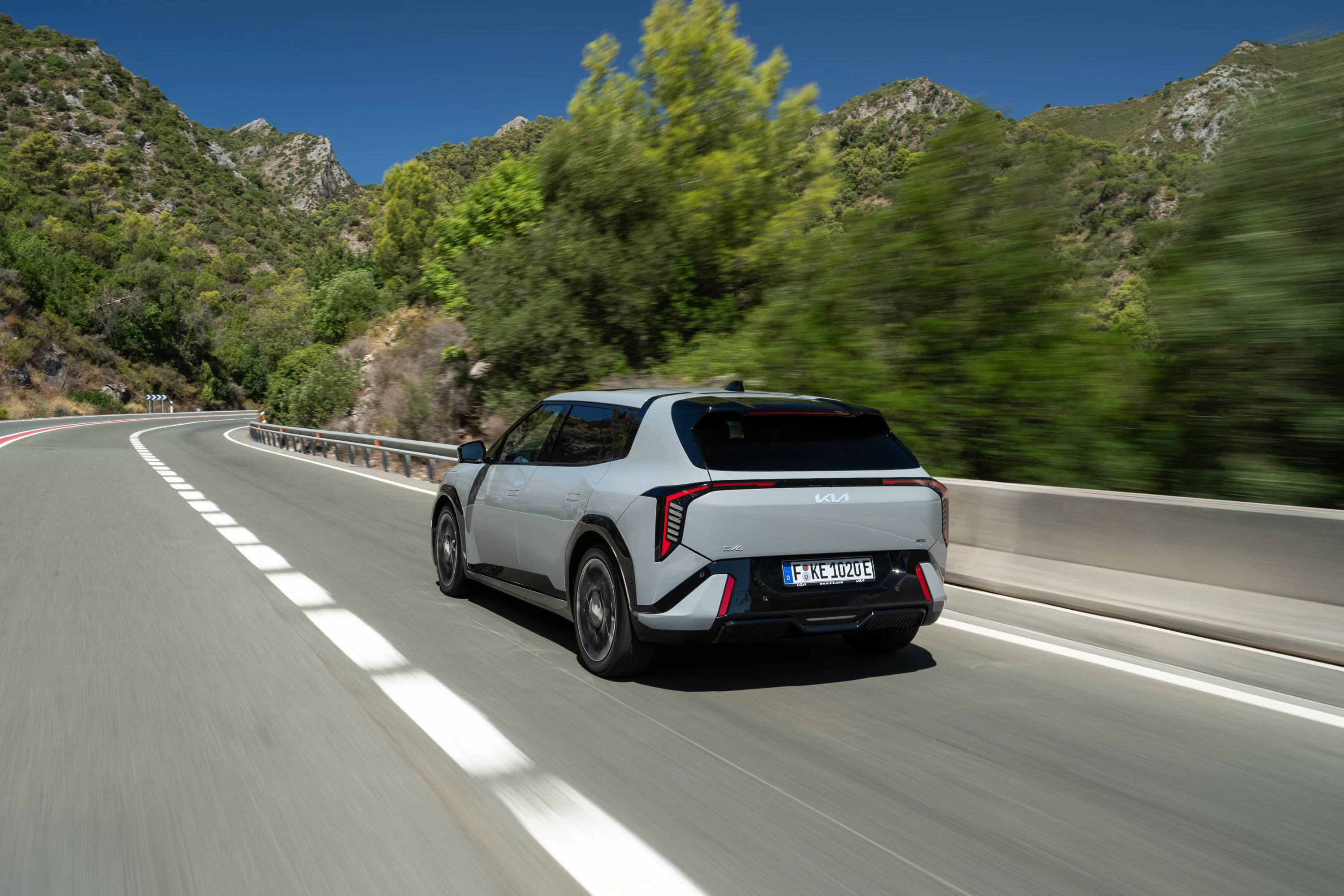 Kia EV4 Hatchback Long Range AWD exterior view