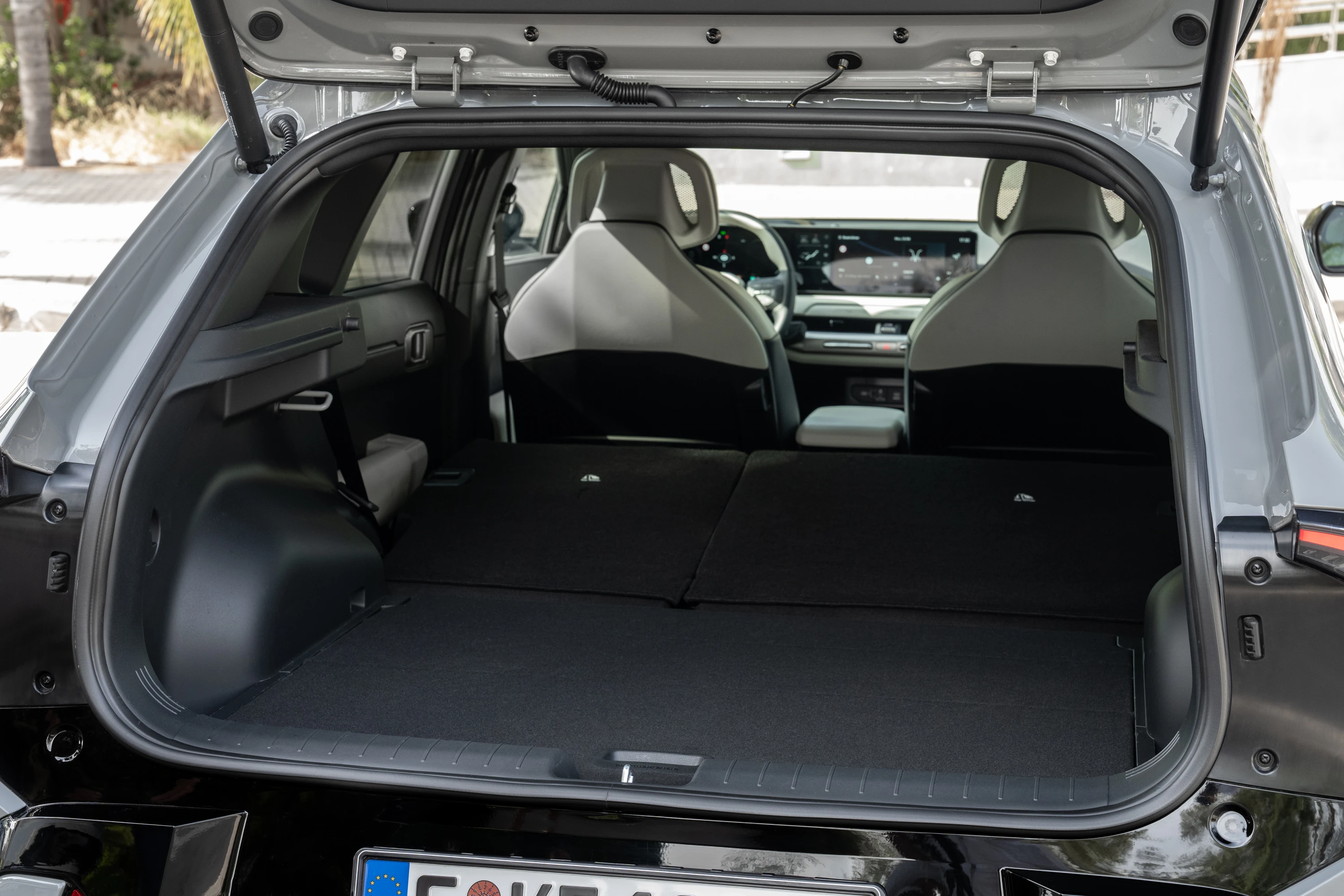 Kia EV4 Hatchback Long Range AWD trunk view