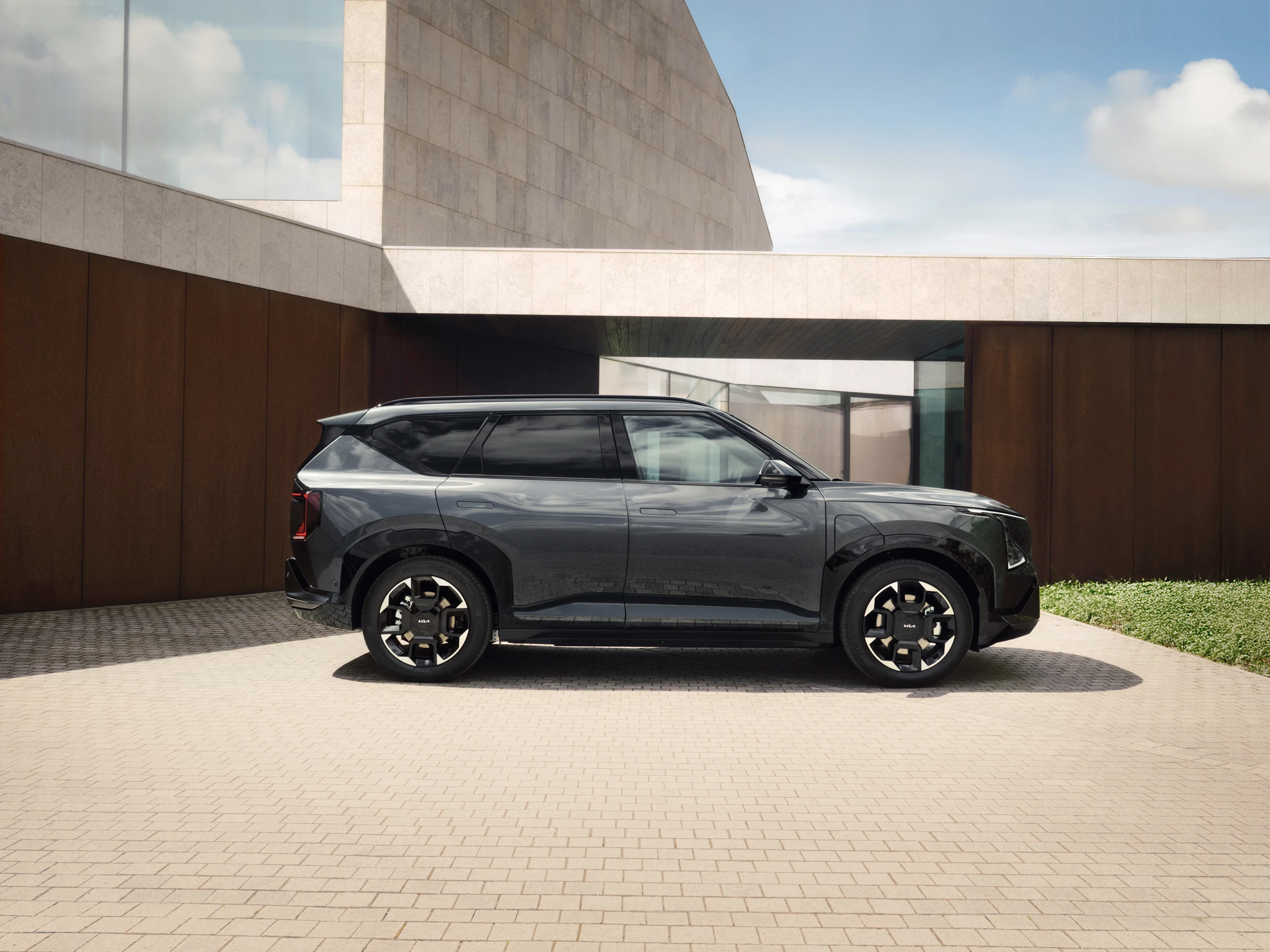 Kia EV5 Long Range AWD exterior view