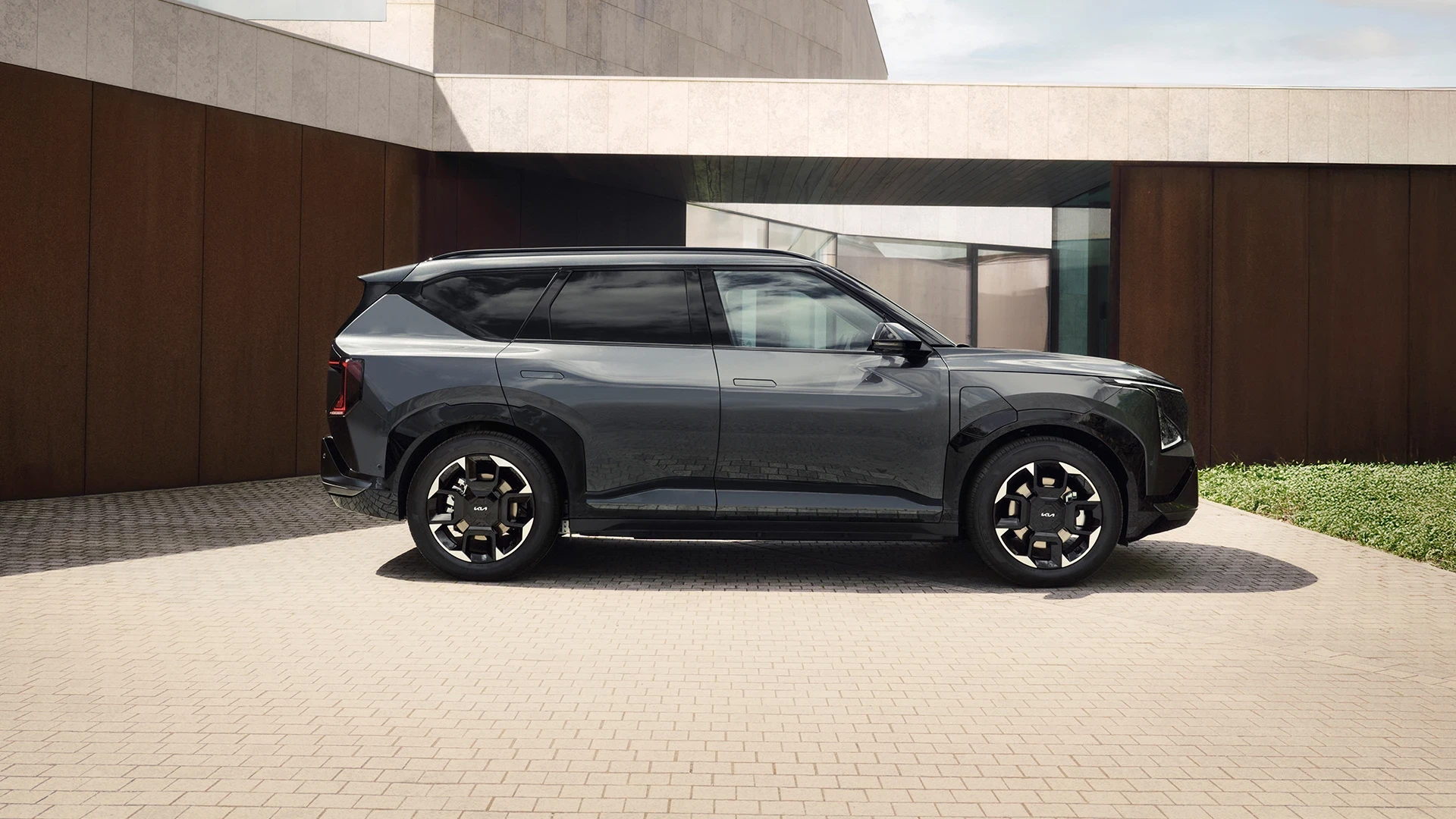 Kia EV5 Long Range AWD exterior view