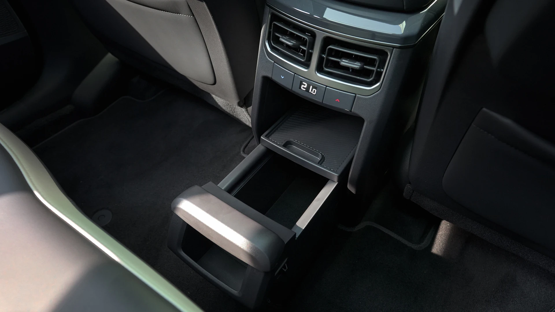 Kia EV5 Standard Range interiorstorage view