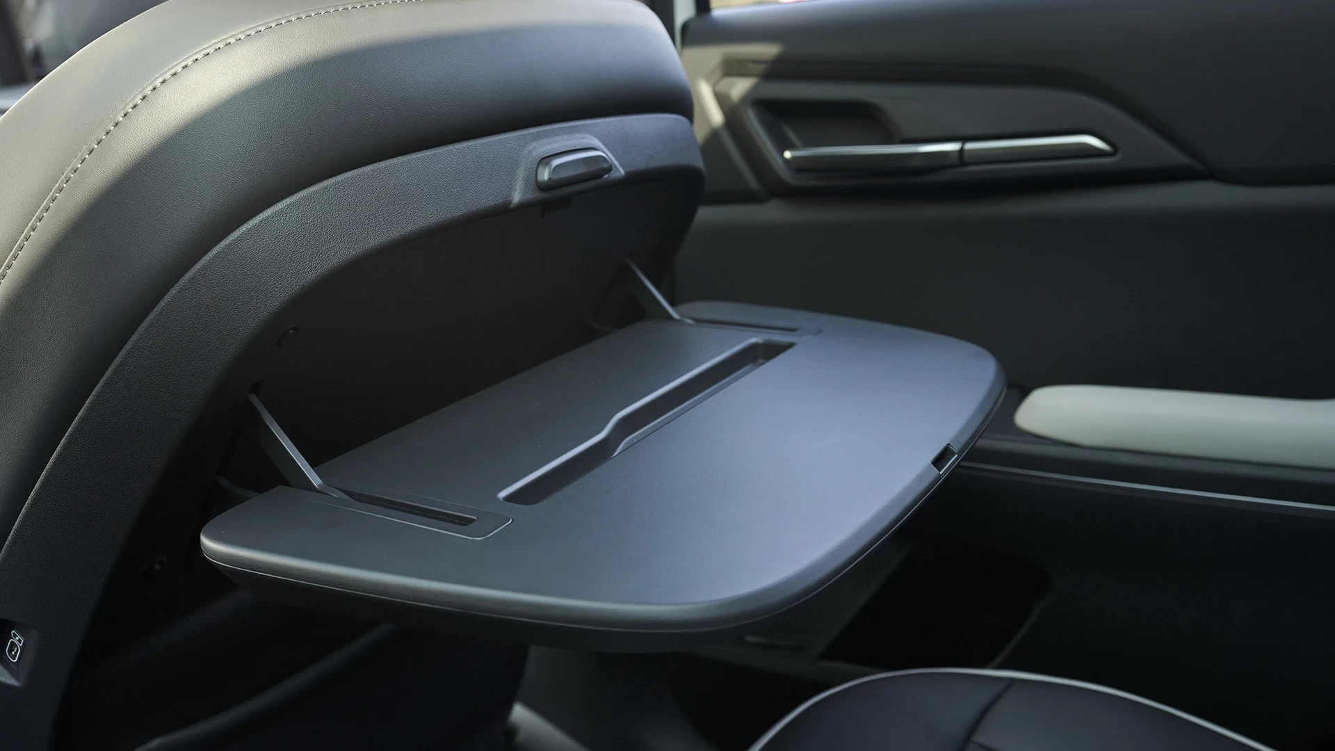 Kia EV5 Standard Range interiorstorage view