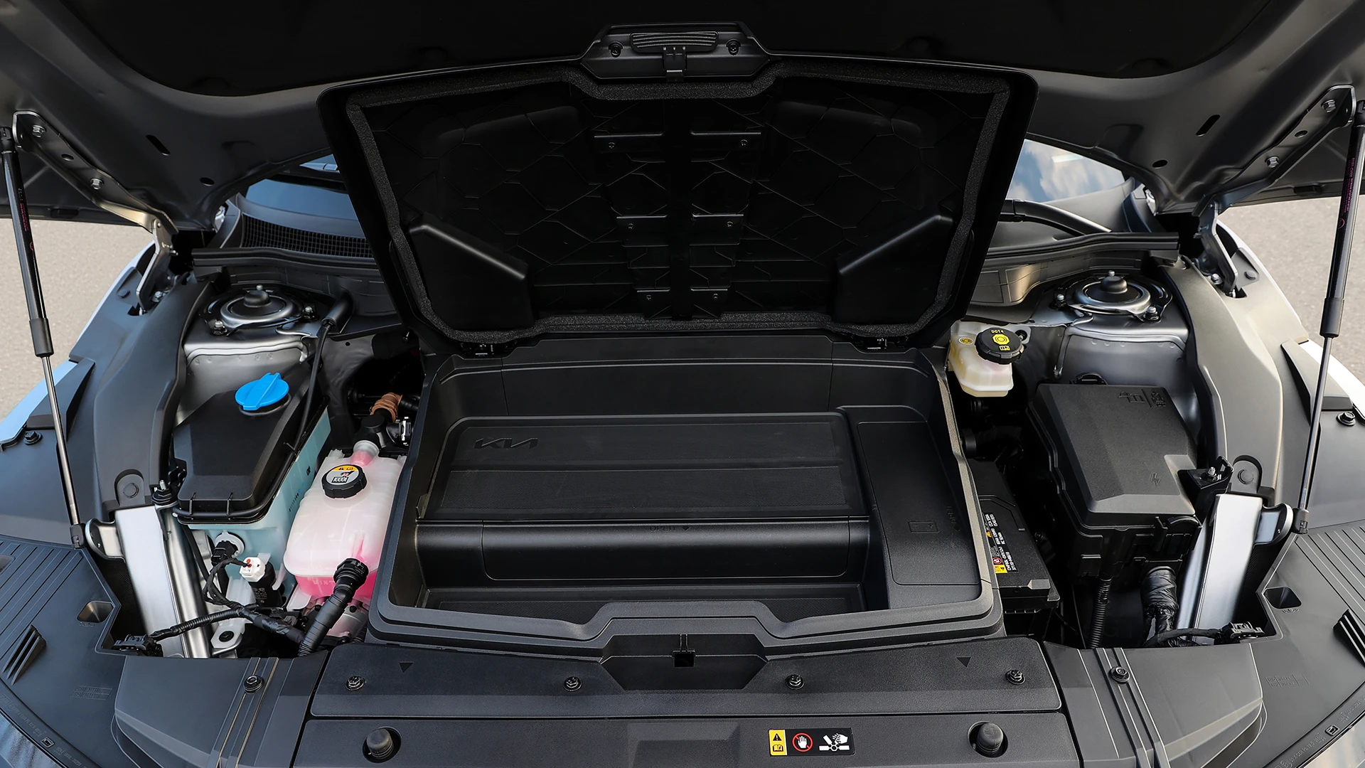 Kia EV6 GT (GEN1) frunk view