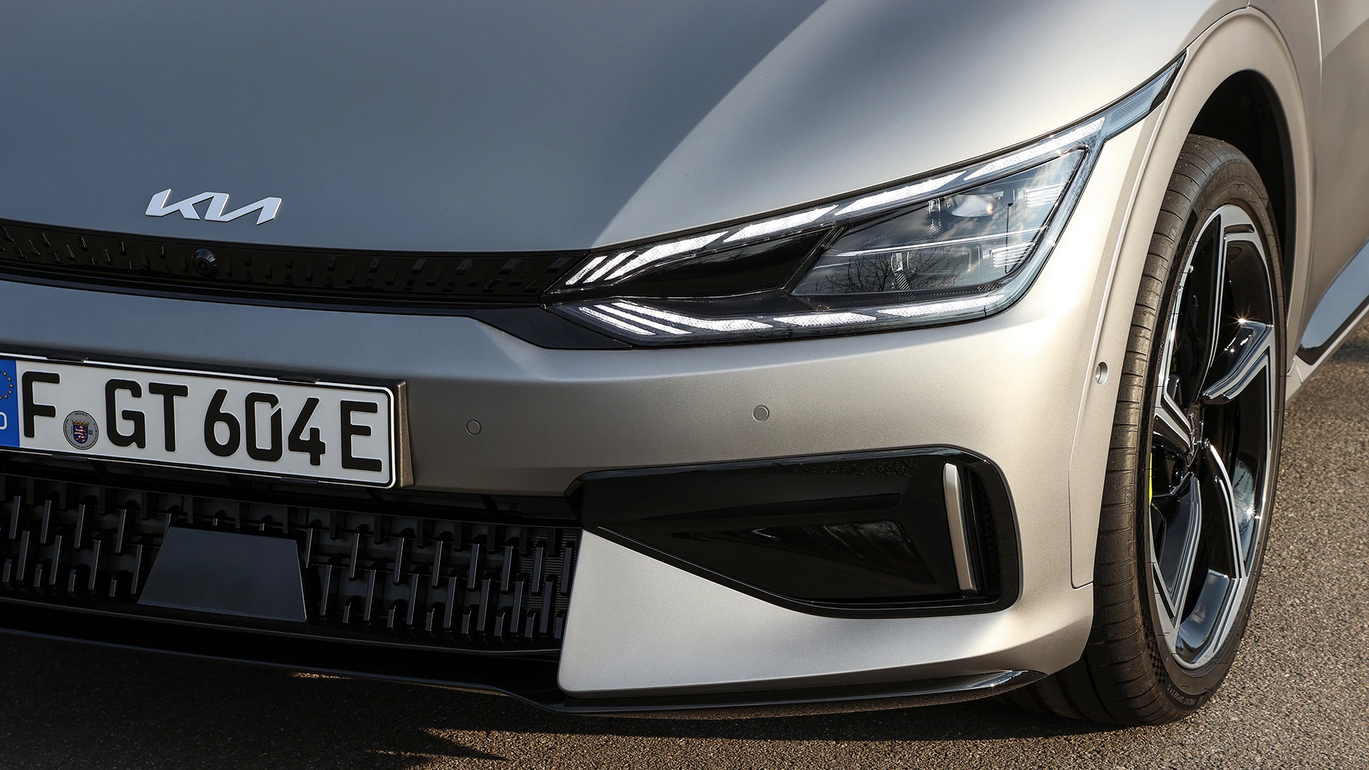 Kia EV6 GT (GEN1) headlights view
