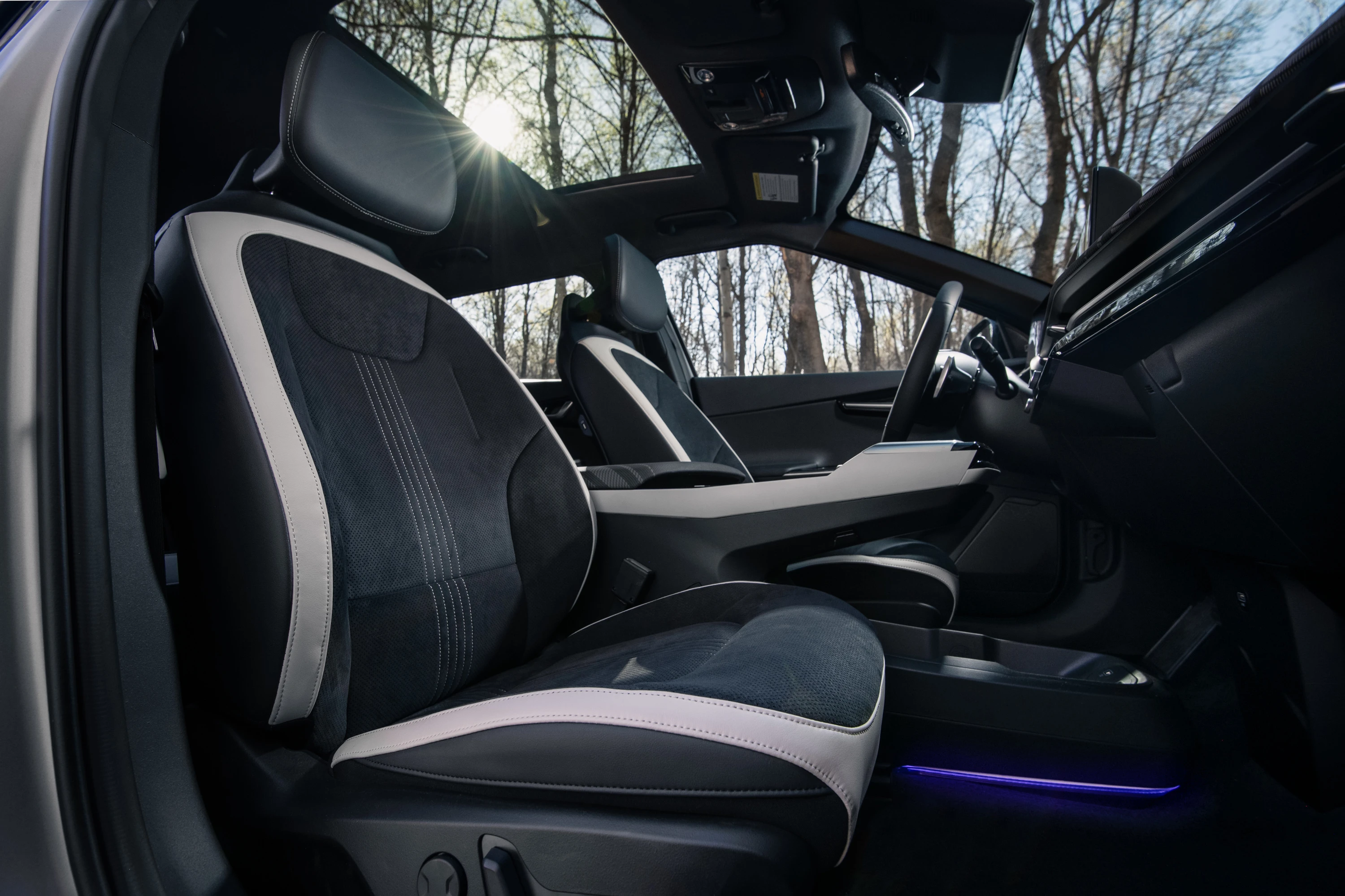 Kia EV6 Long Range 2WD frontseats view
