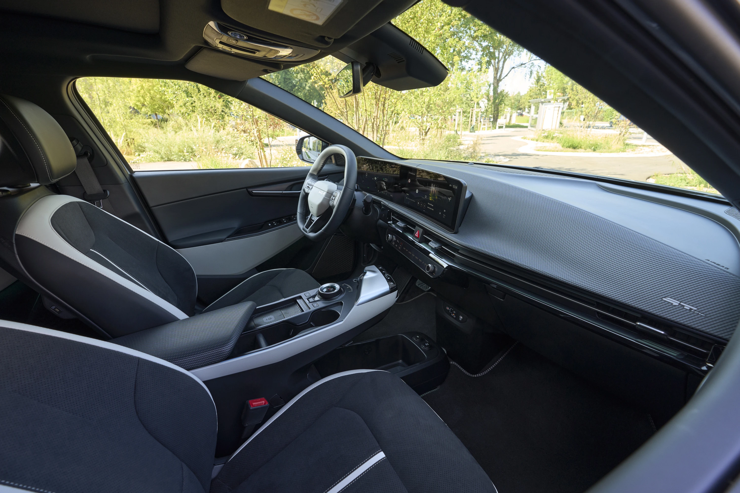 Kia EV6 Long Range 2WD interior view