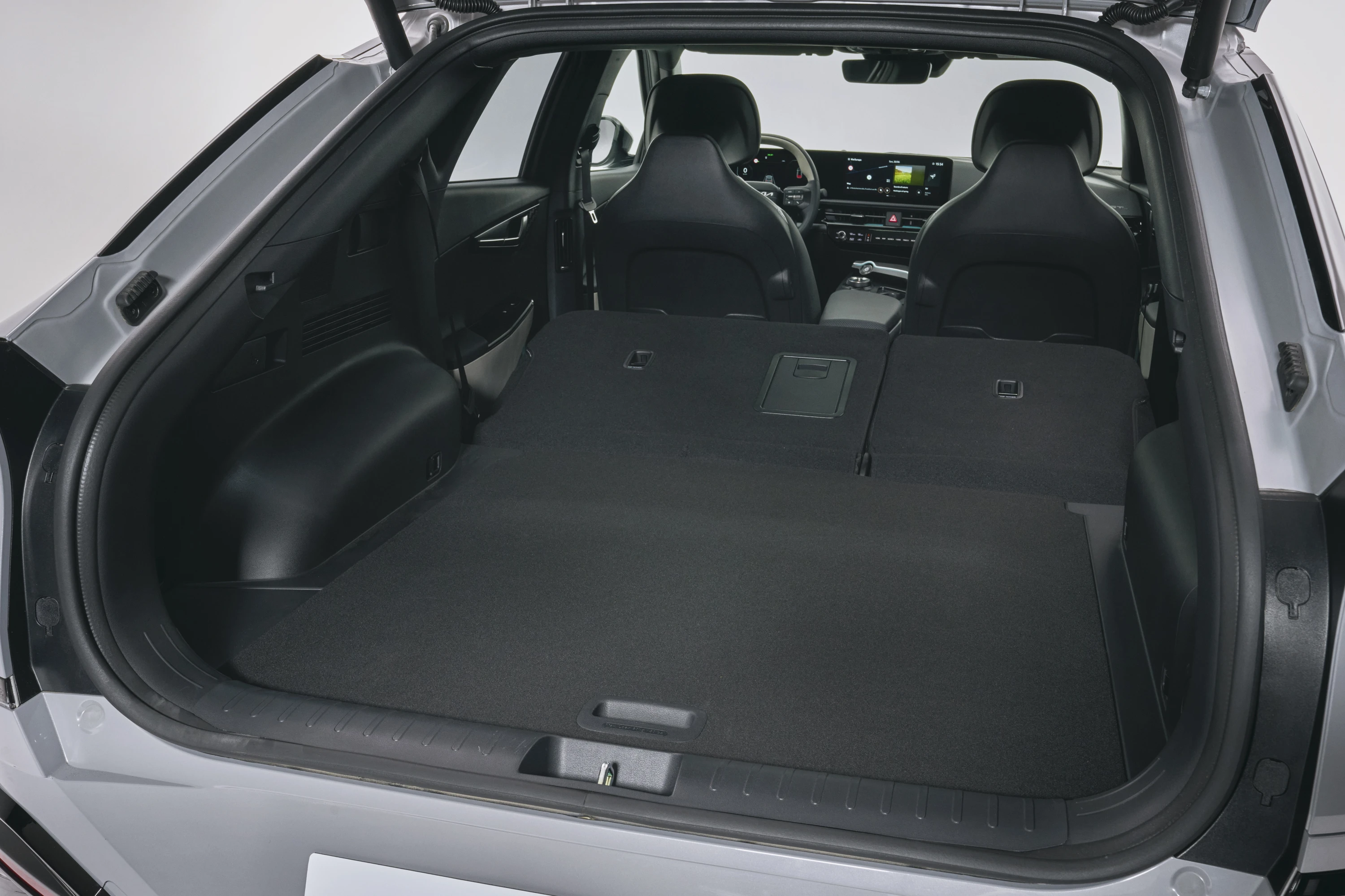 Kia EV6 Long Range 2WD trunk view