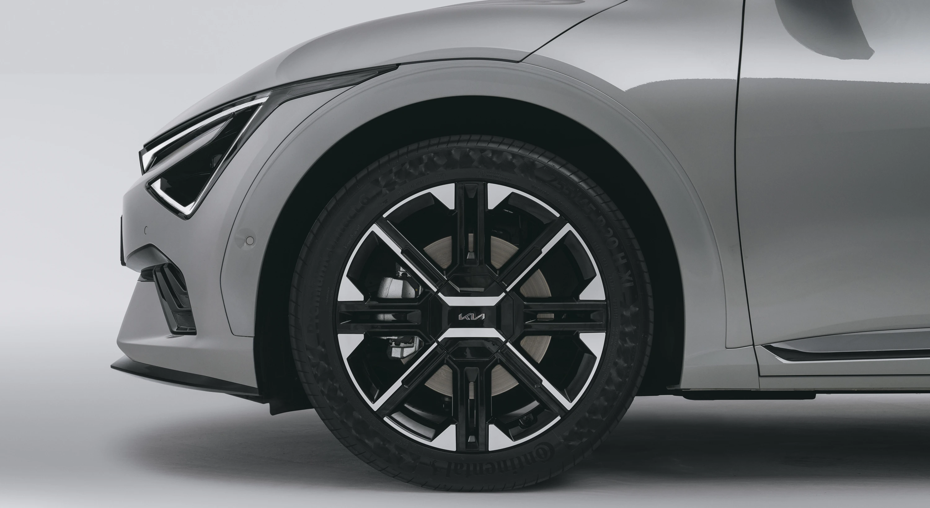 Kia EV6 Long Range 2WD wheels view