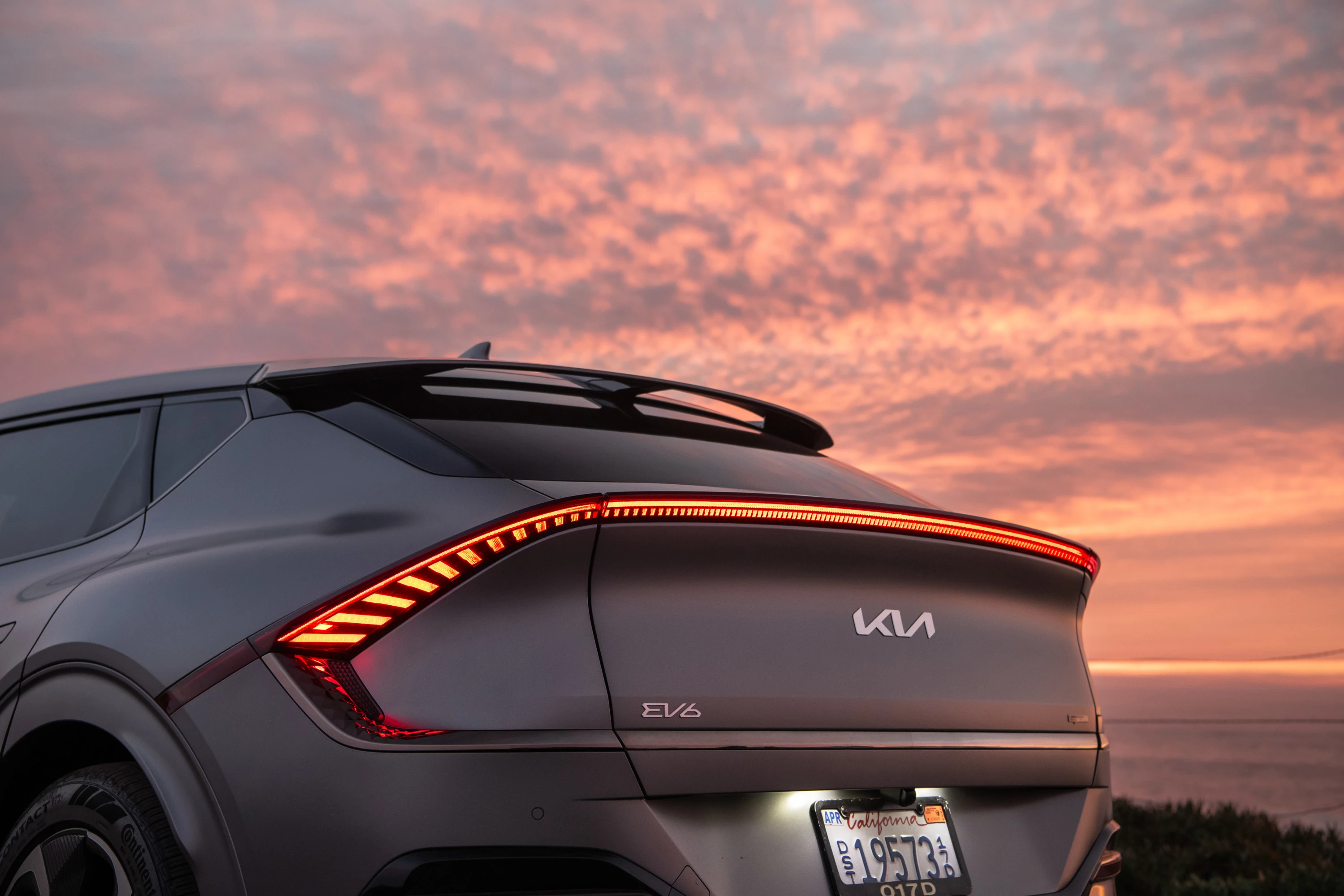 Kia EV6 Long Range 2WD (GEN1) rearlights view
