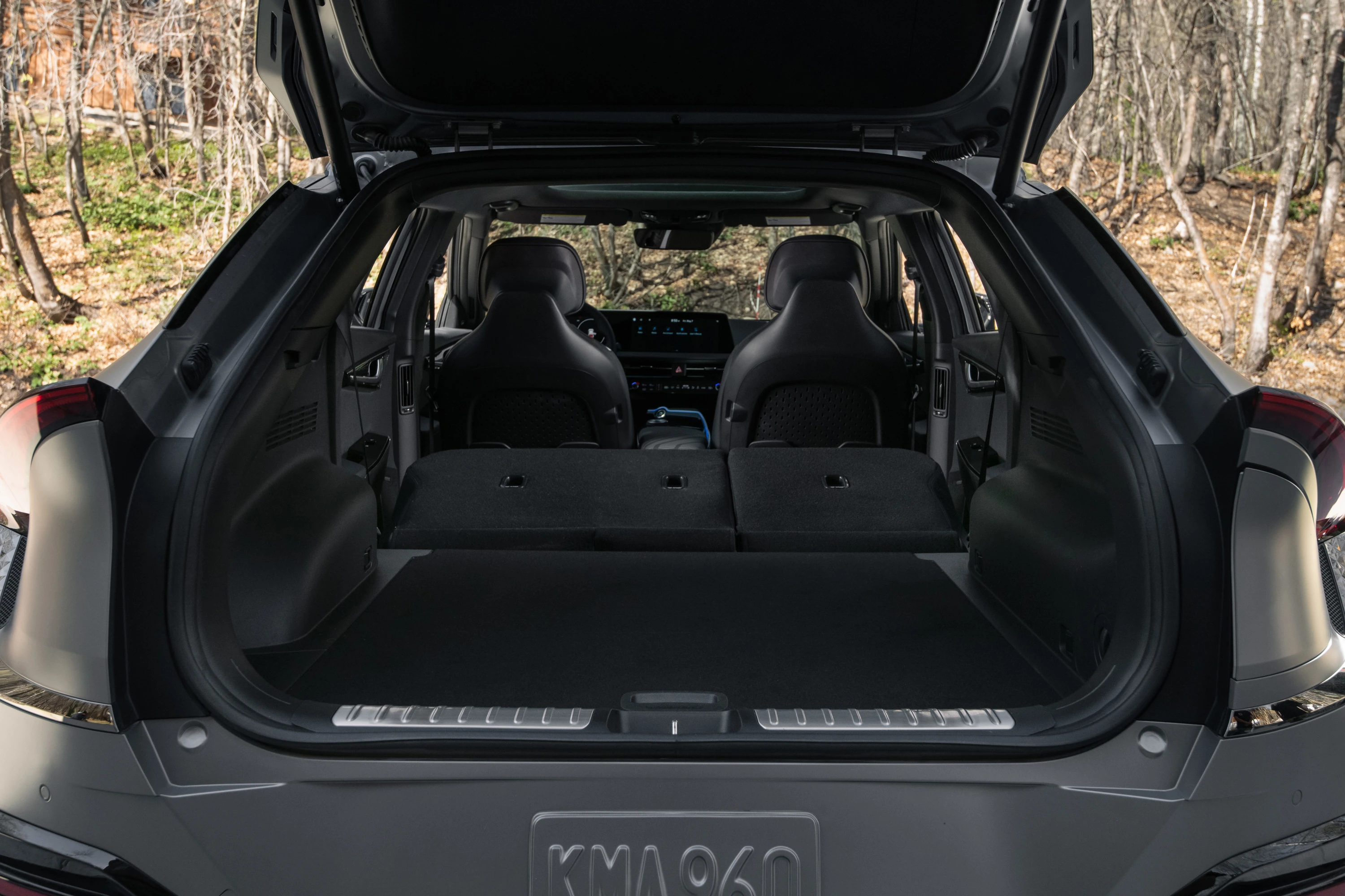 Kia EV6 Long Range 2WD (GEN1) trunk view