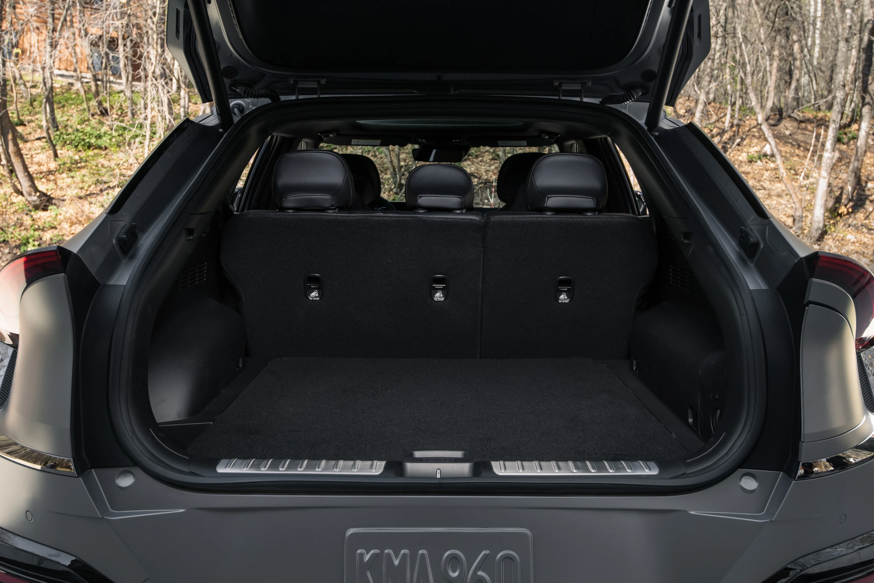 Kia EV6 Long Range 2WD (GEN1) trunk view