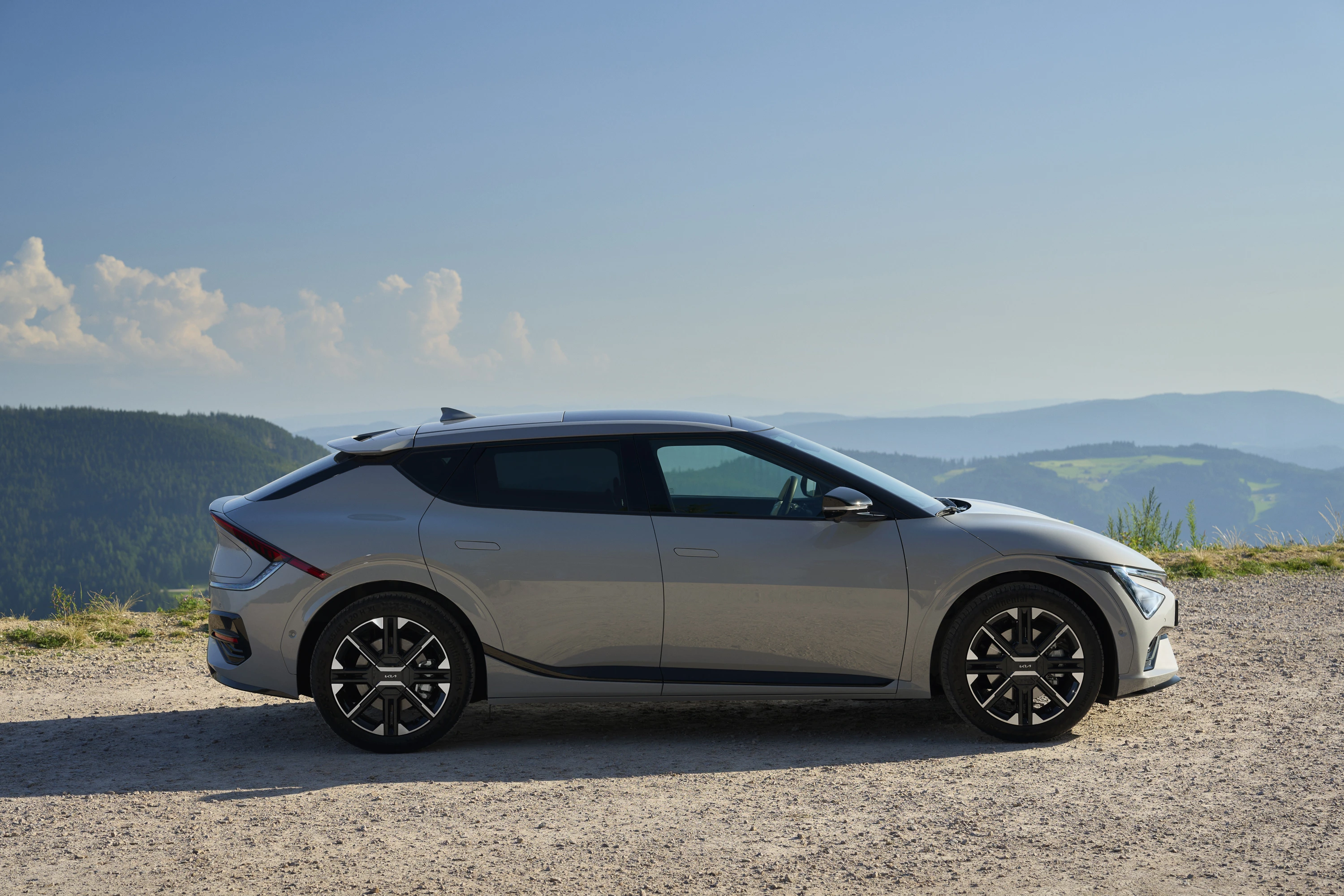 Kia EV6 Long Range AWD exterior view