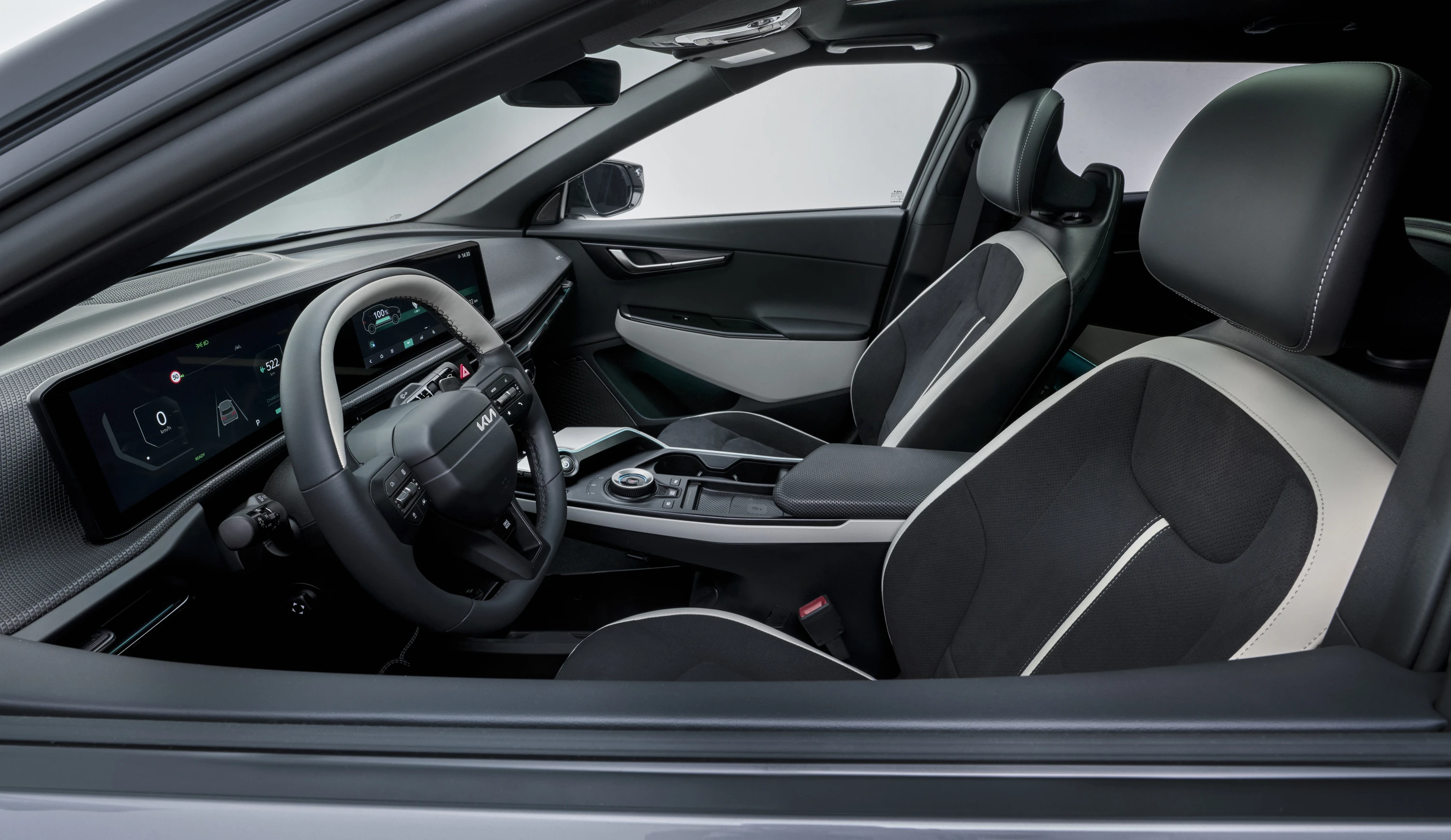Kia EV6 Long Range AWD frontseats view