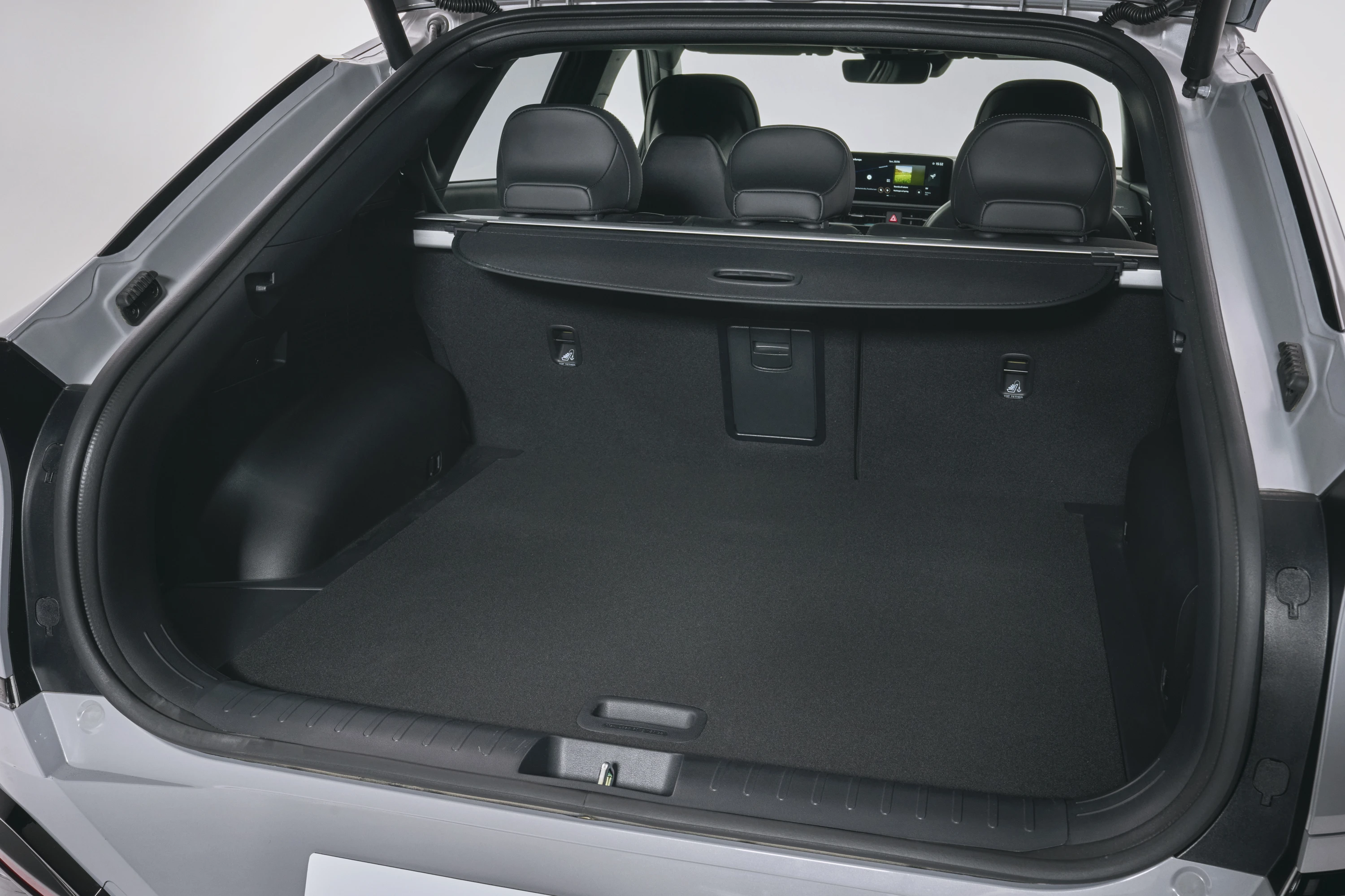 Kia EV6 Long Range AWD trunk view