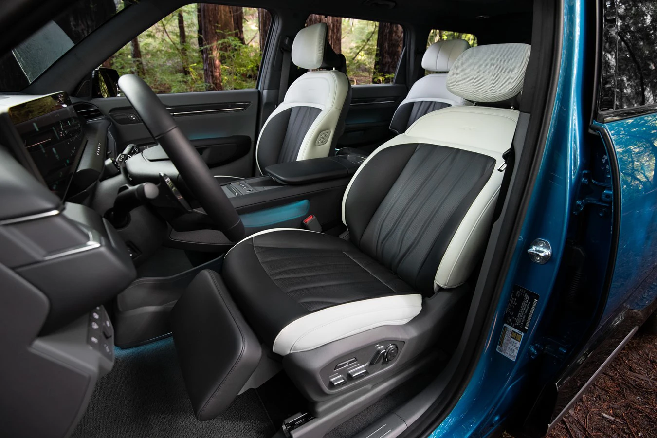 Kia EV9 GT-Line AWD frontseats view