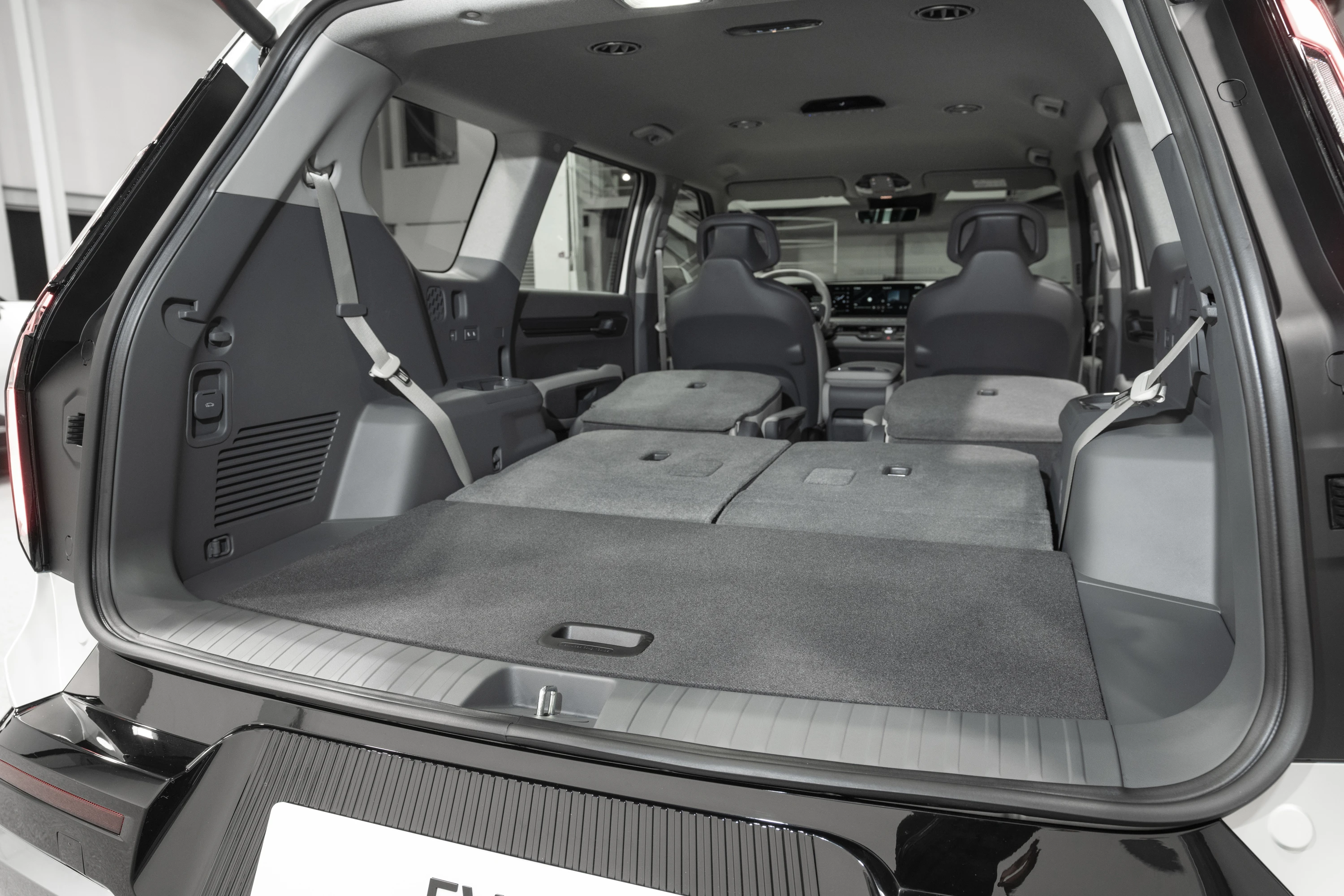 Kia EV9 RWD trunk view