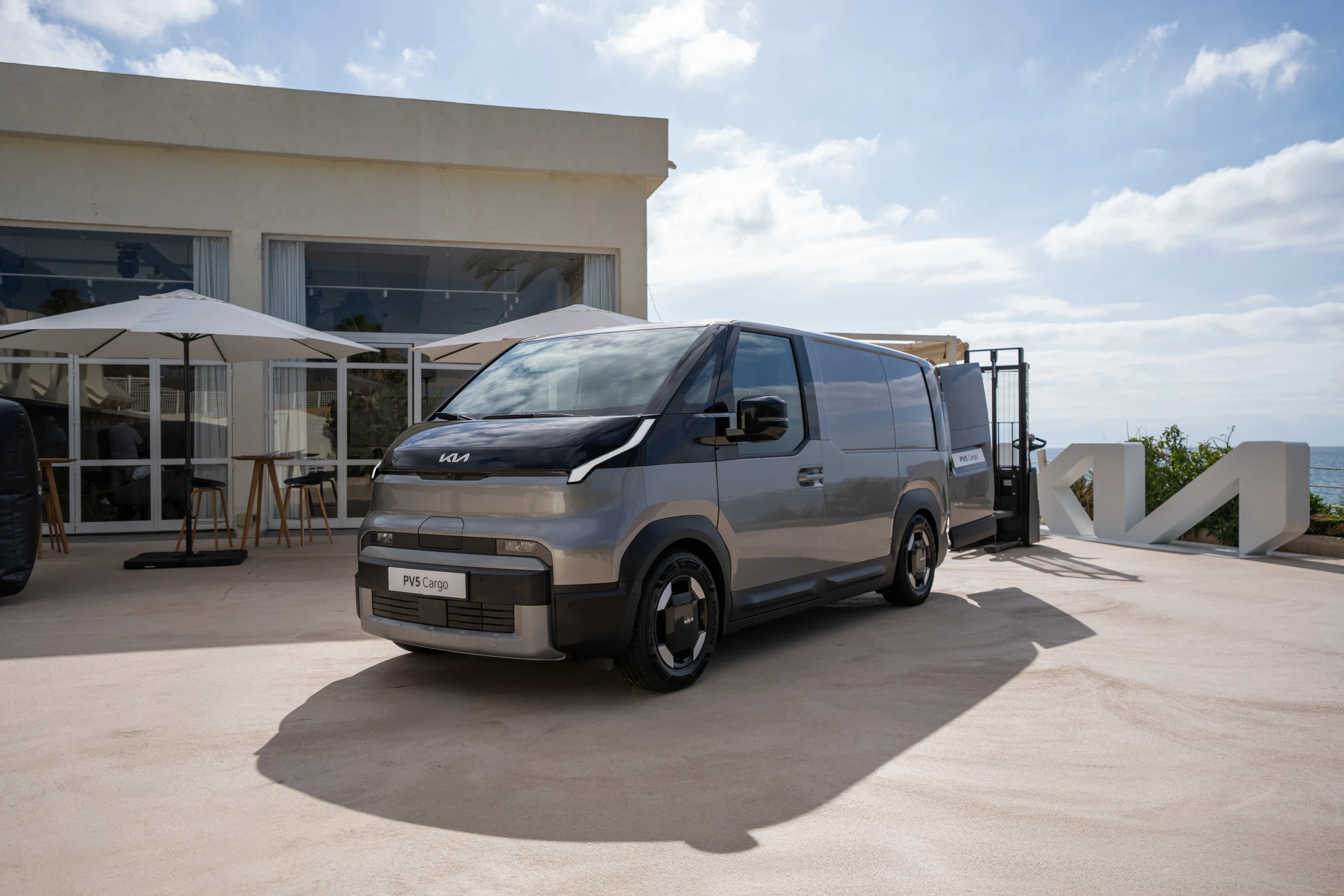 Kia PV5 Cargo Long Range exterior view
